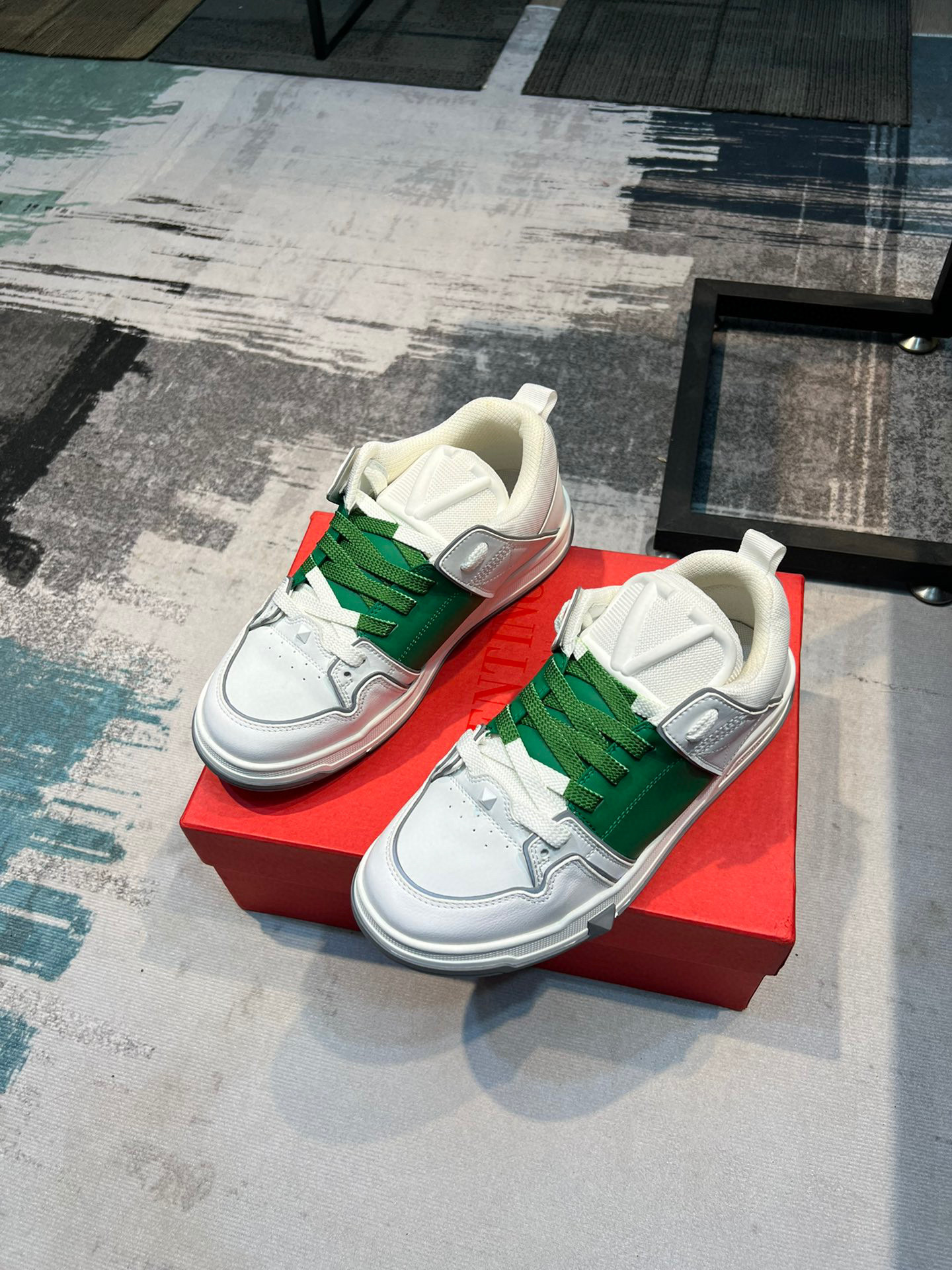 valentino unisex sneakers 35-44 - green and white - Image 4
