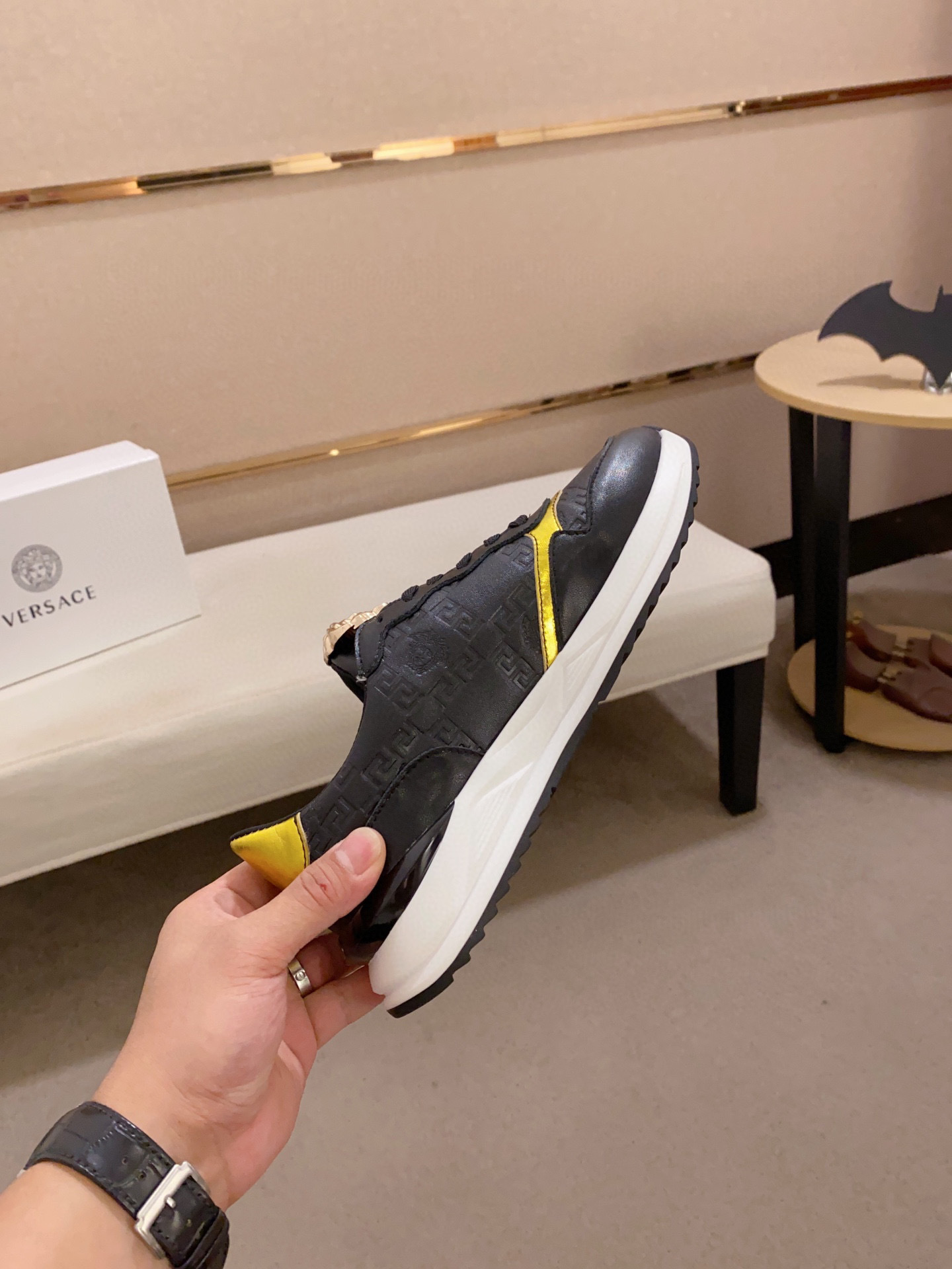 versace casual sneakers in black and gold, sizes 38-44 - Image 4