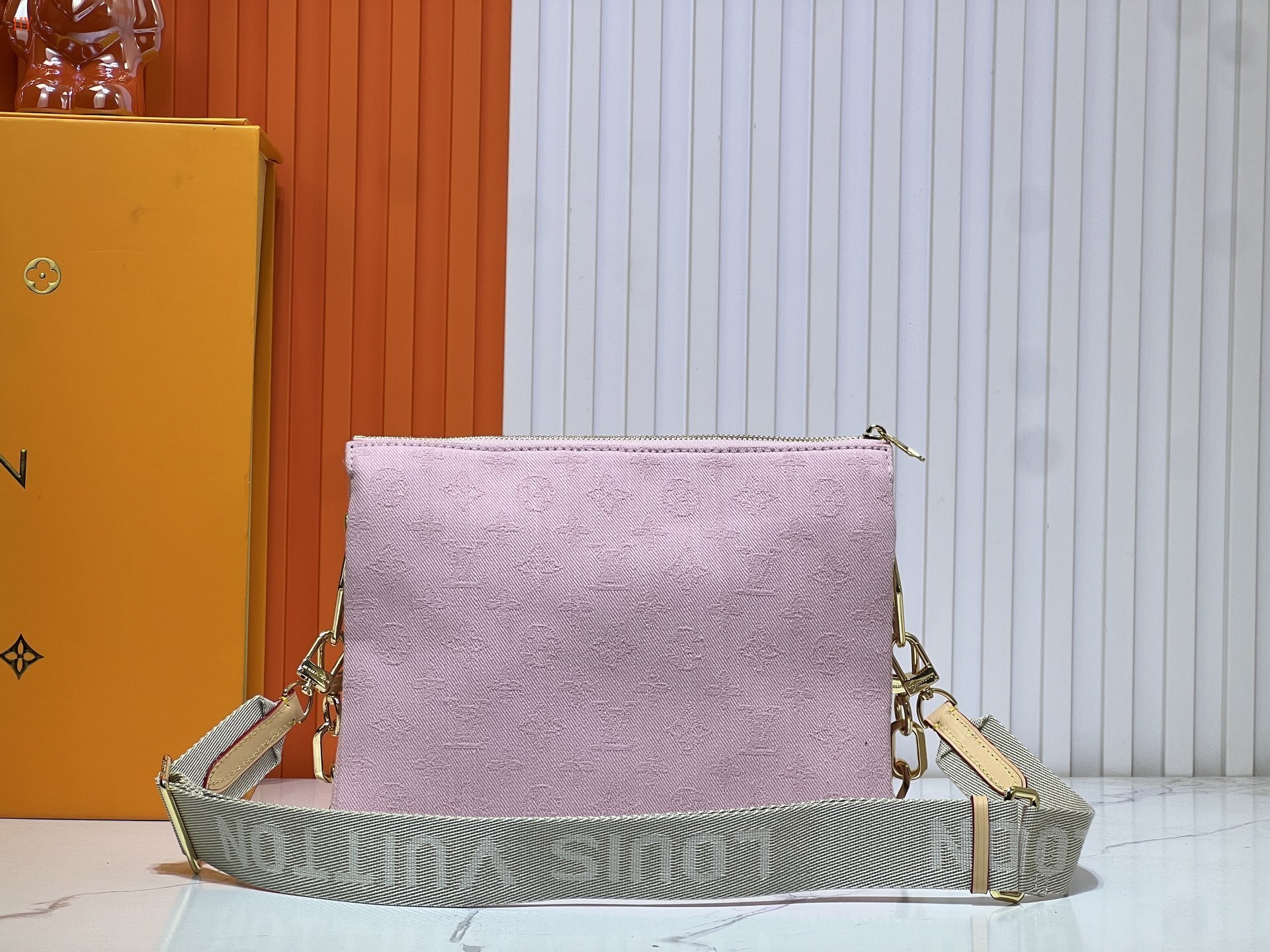 louis vuitton pink monogram clutch 26*20*12 - Image 4