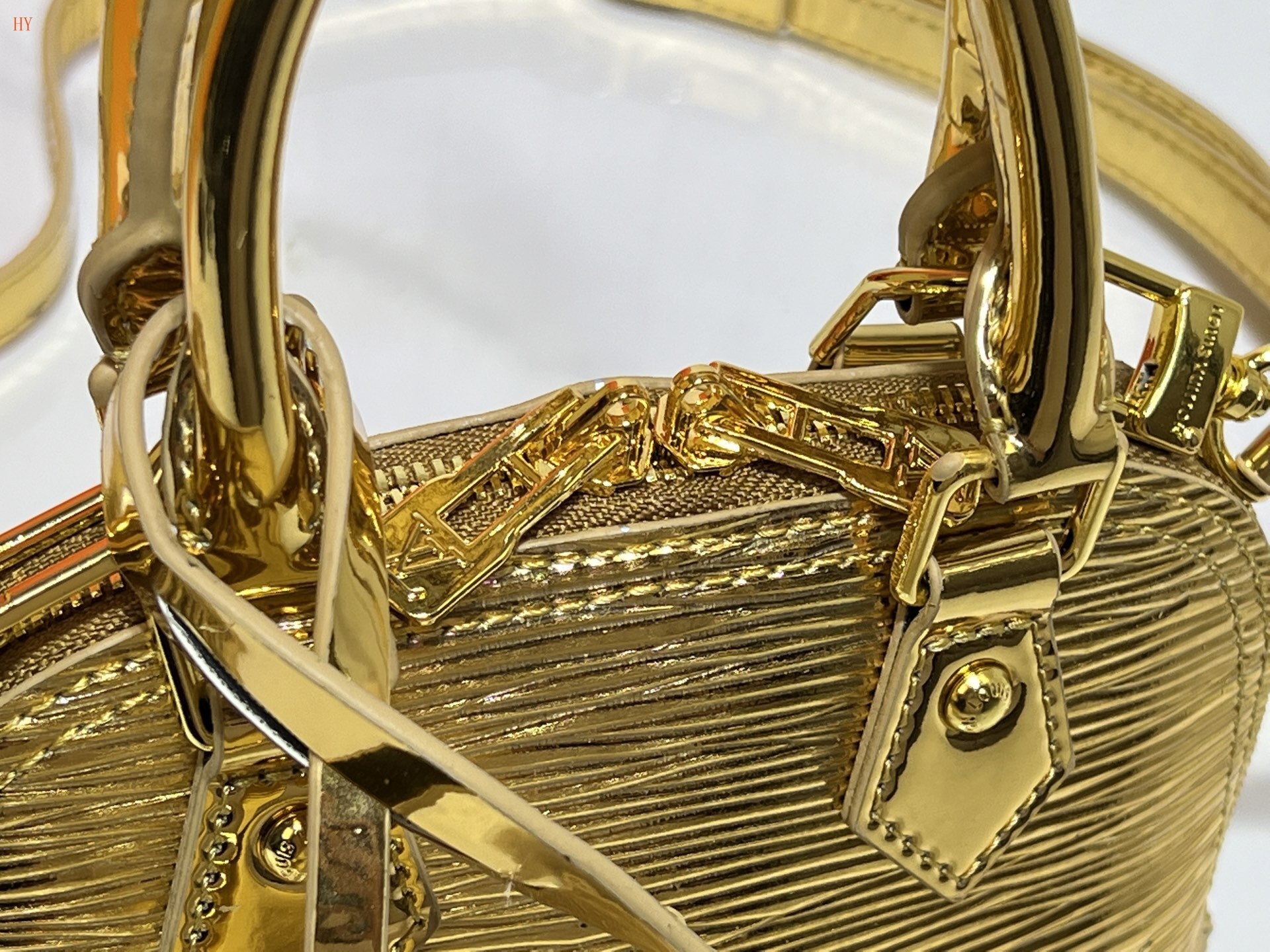 louis vuitton gold epi leather handbag 18x12x8 - Image 4