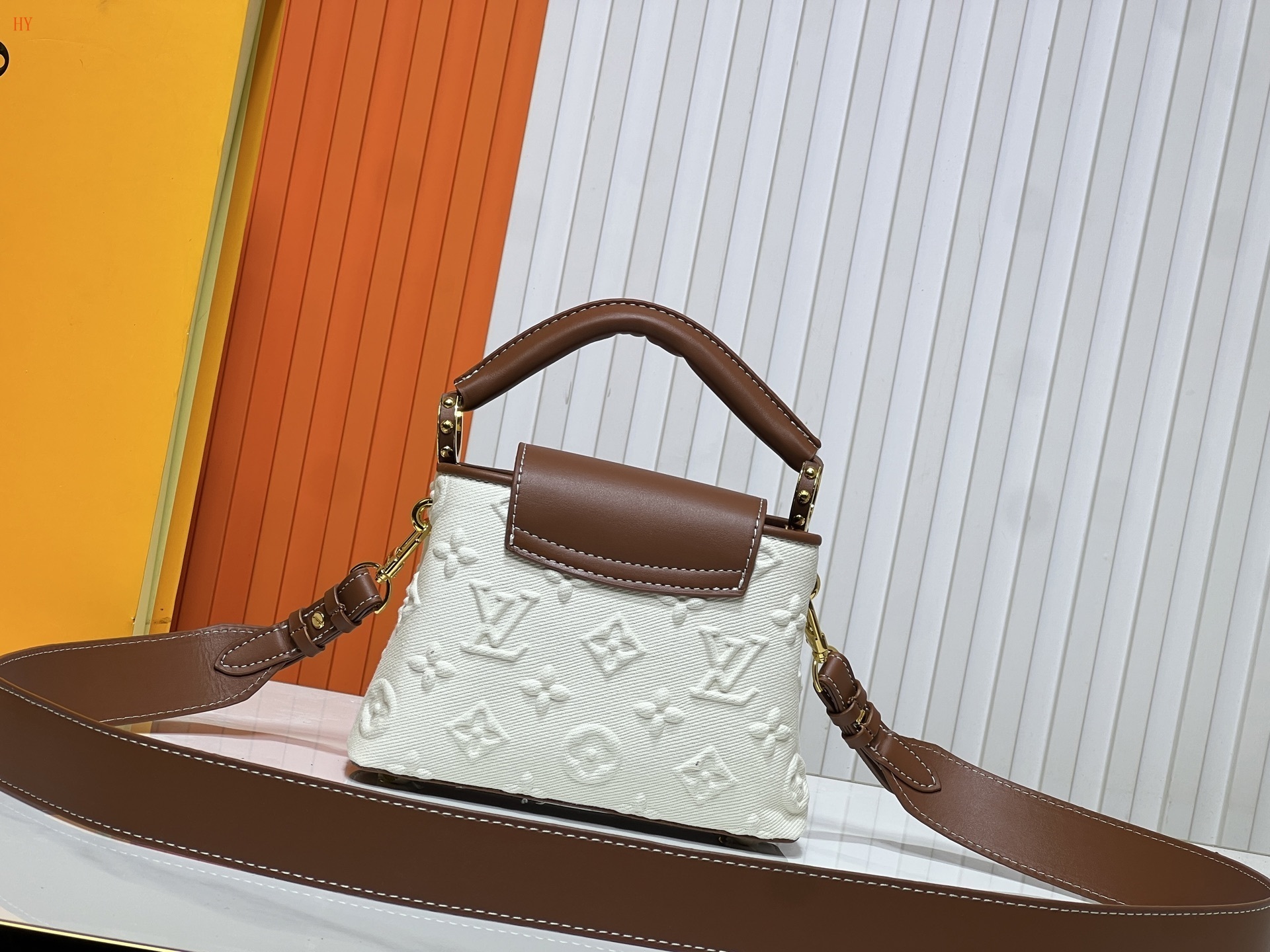 louis vuitton handbag 21*14*8 - model 118052 - Image 4