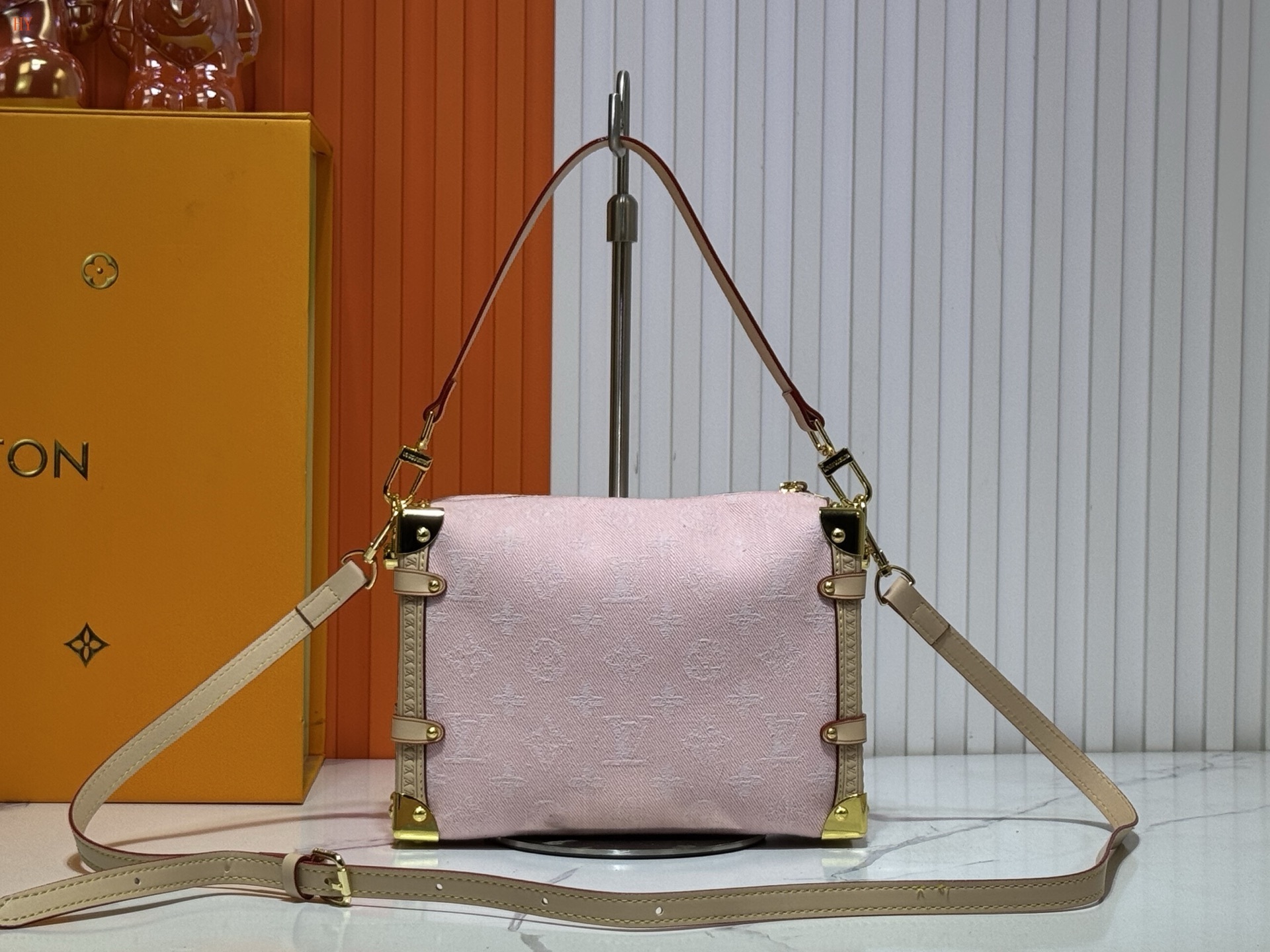 louis vuitton pink crossbody bag 21x14x6 cm - Image 4