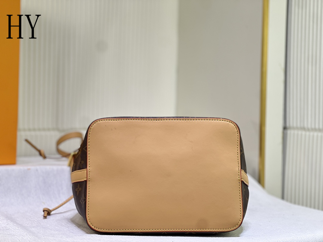 louis vuitton bucket bag - 26x27x18 cm - Image 4