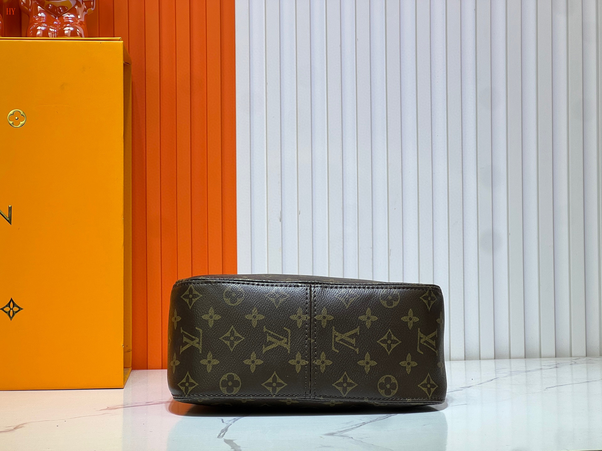 louis vuitton monogram shoulder bag 28x15x12 cm - Image 4