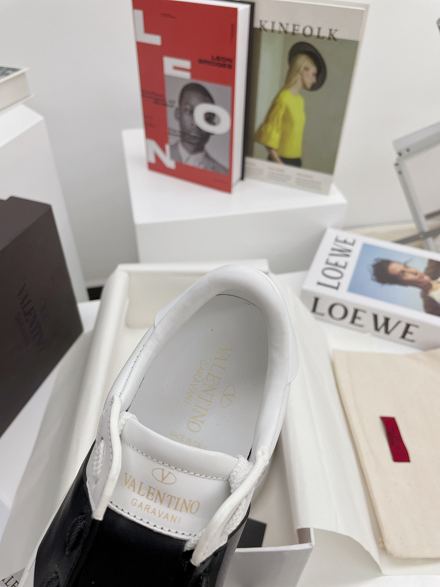 valentino unisex sneakers 35-44 - stylish and comfortable - Image 4