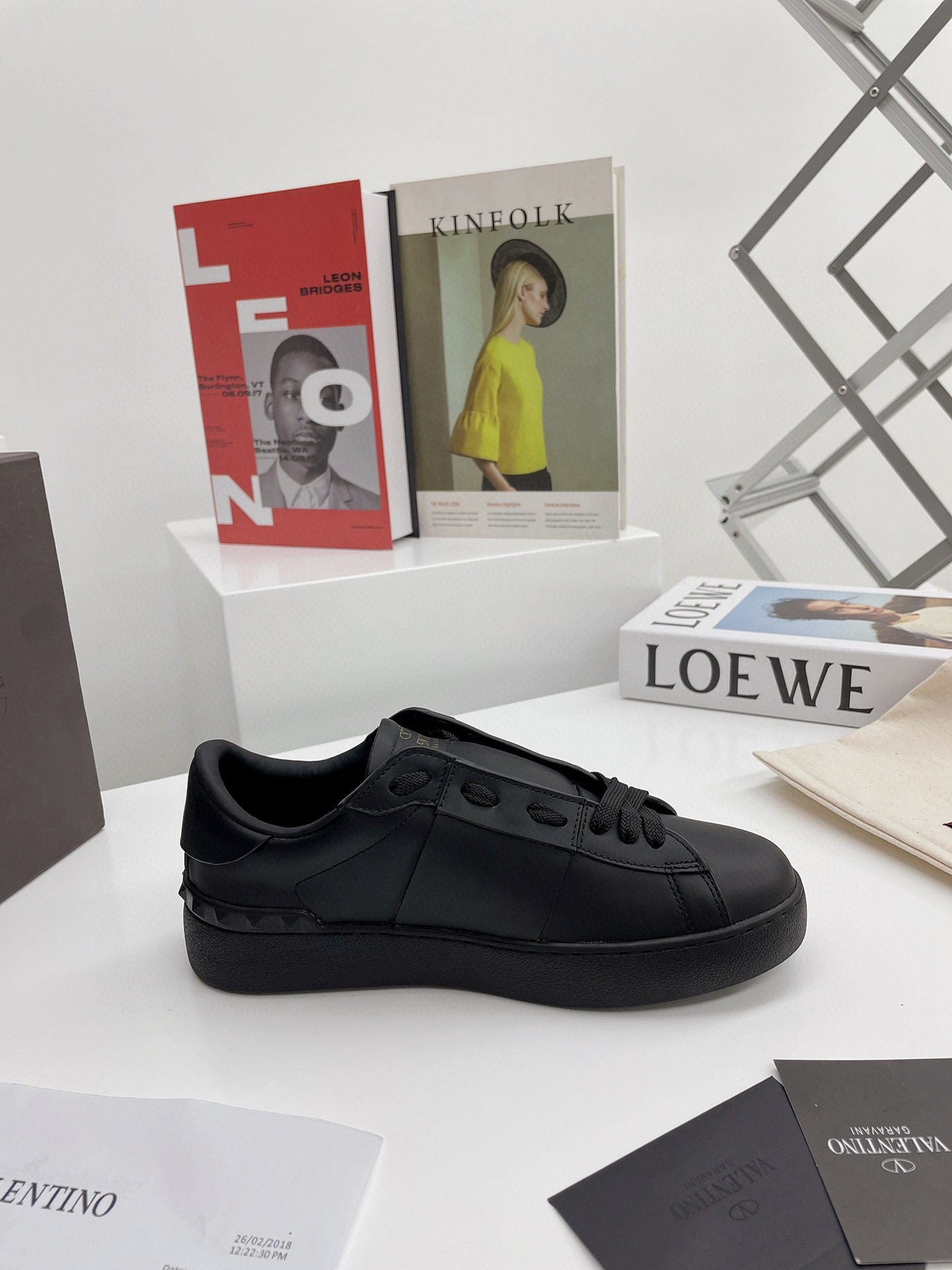 valentino unisex sneakers 35-44 with rainbow logo - Image 4