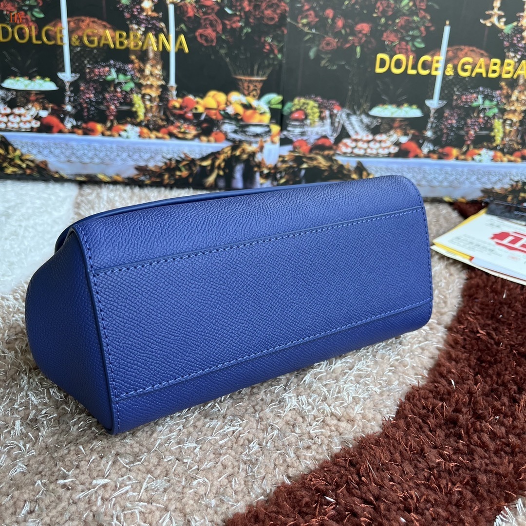 dolce & gabbana blue handbag 20*17*7 cm - 532003 - Image 4