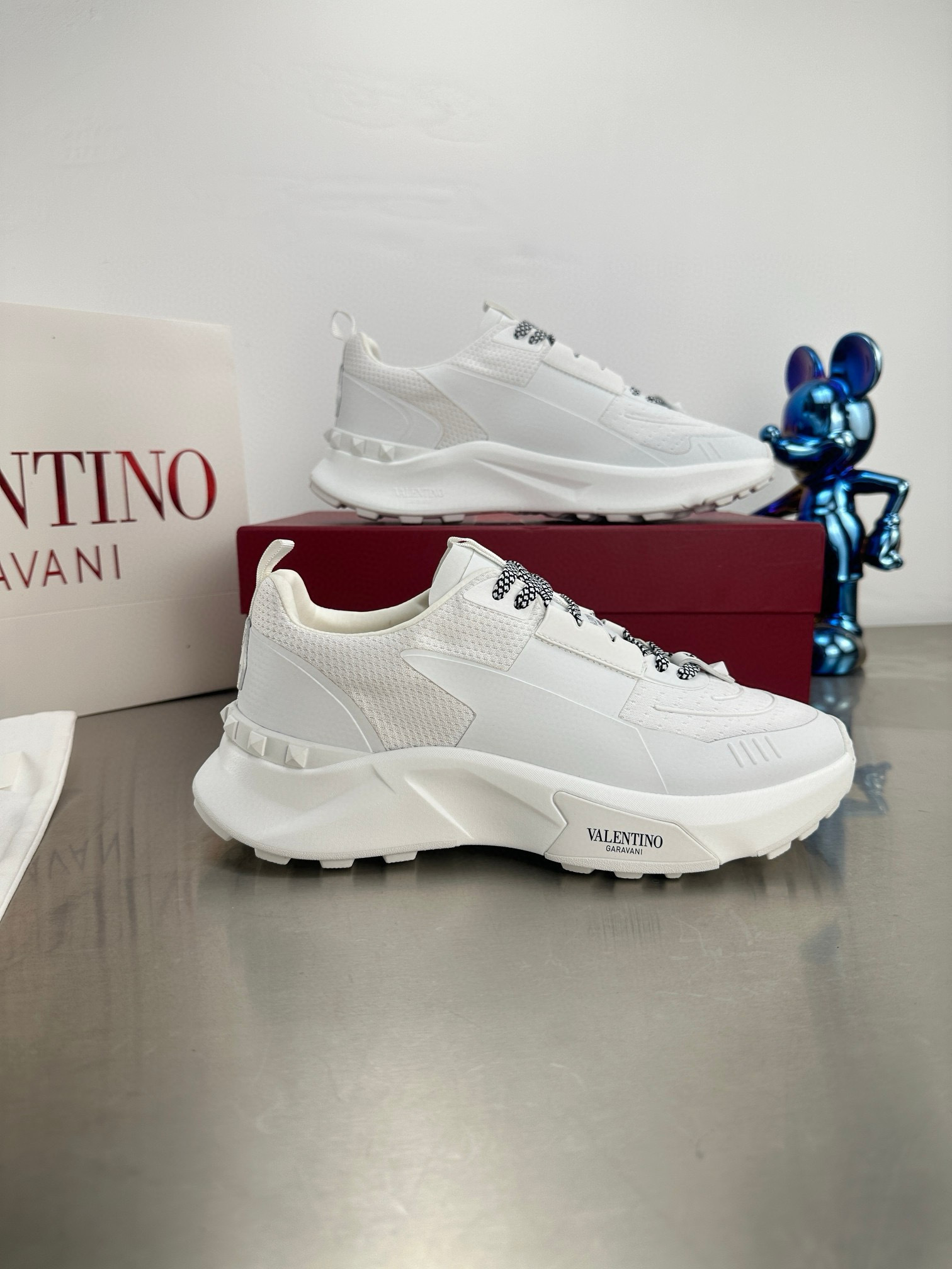 valentino white casual sneakers size 39/44 - Image 4