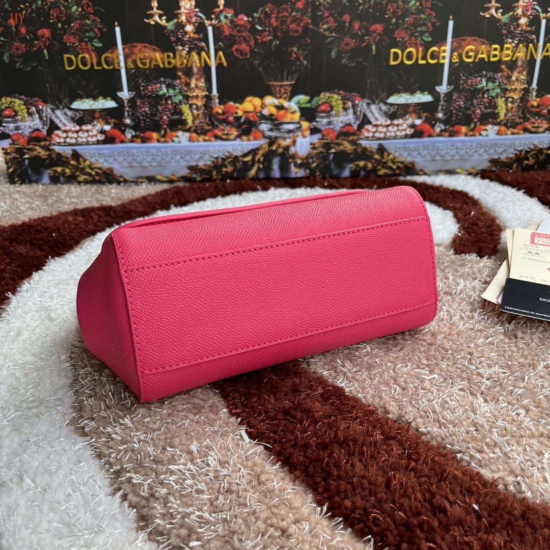 dolce & gabbana pink handbag 20*17*7 cm - Image 4