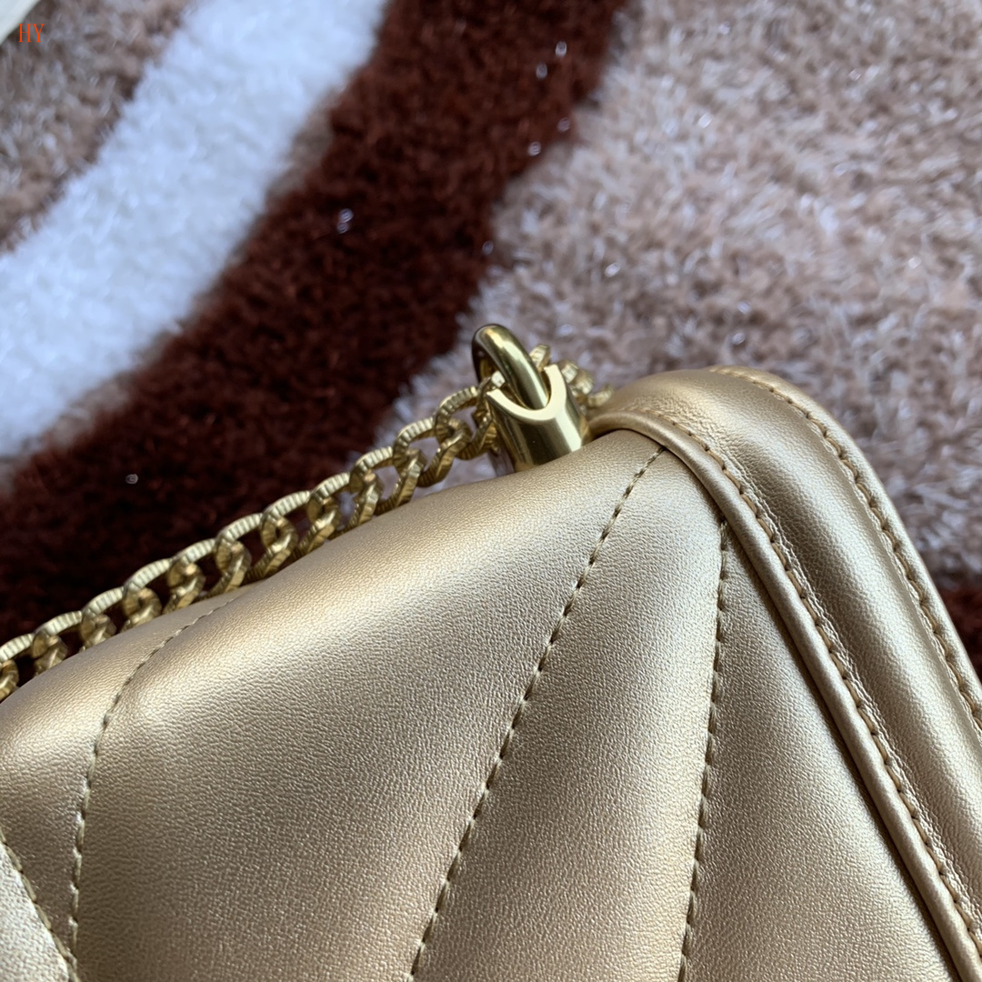 dolce & gabbana gold quilted heart bag 26x18x7.5 cm - Image 4