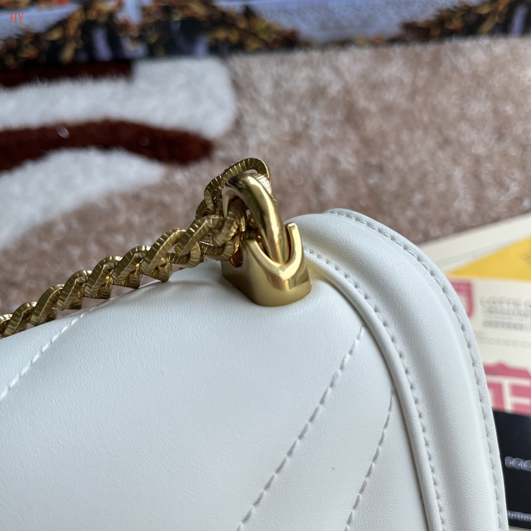 dolce & gabbana white quilted handbag 26*18*7.5 - Image 4