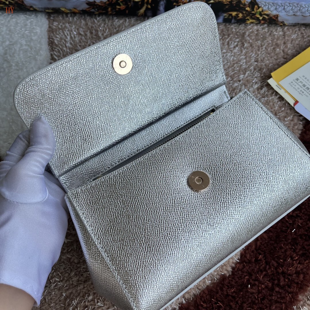 dolce & gabbana silver handbag 20*17*7 cm - 532003 - Image 4