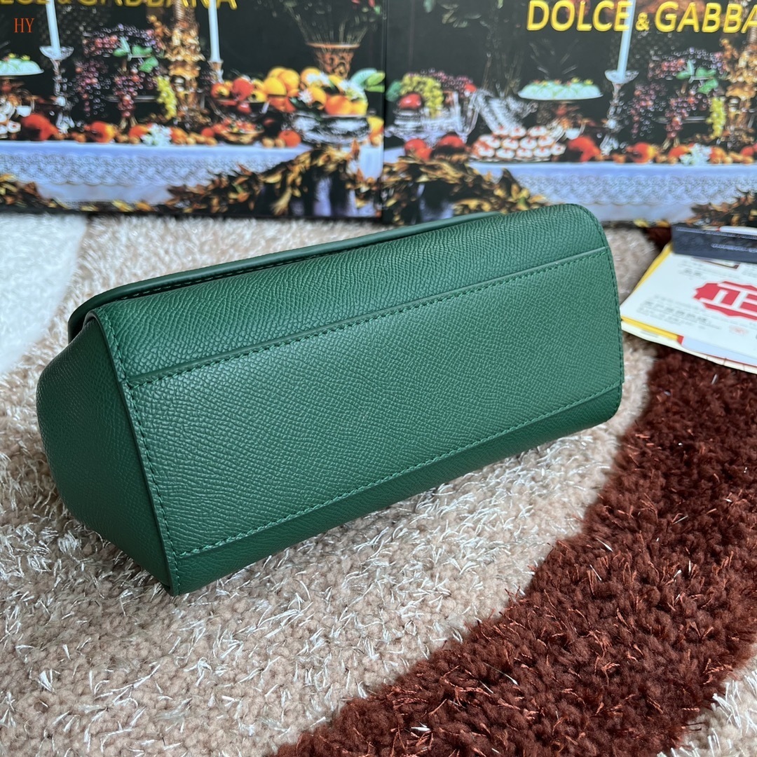 dolce & gabbana green handbag 20*17*7 cm - Image 4