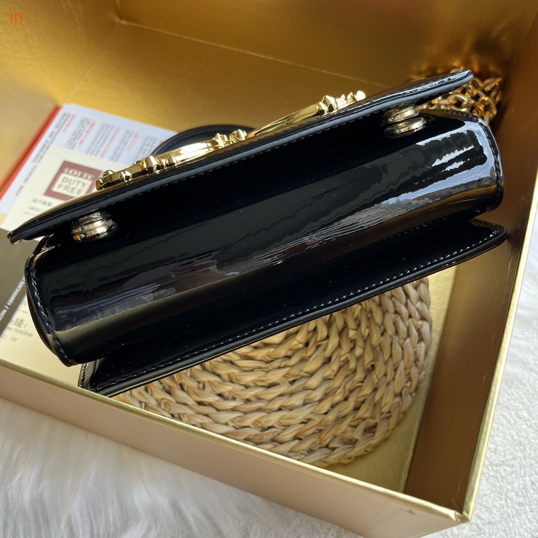 dolce & gabbana black patent leather handbag 18*10*5 - Image 4