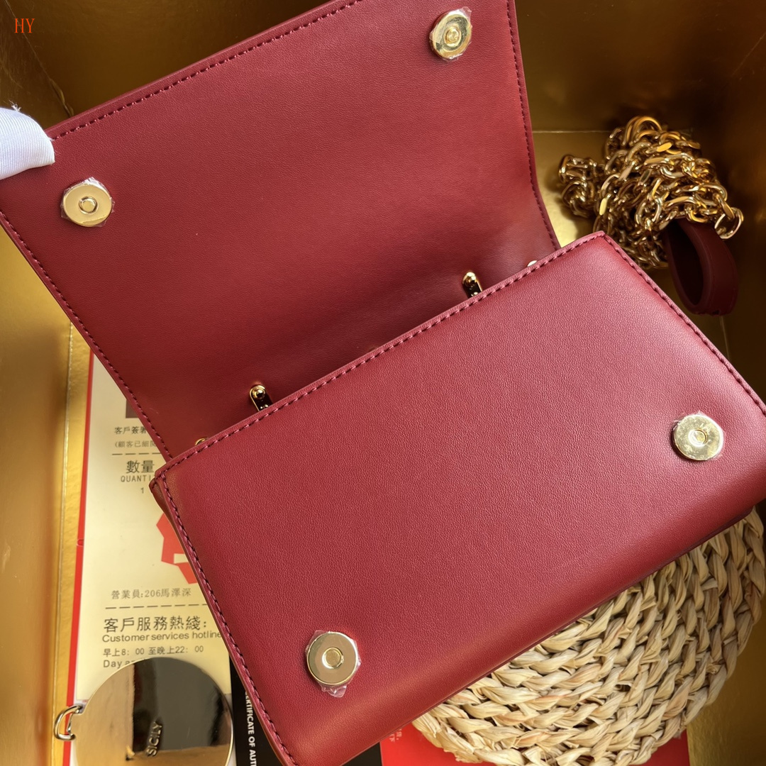 dolce & gabbana dg logo red handbag 18x10x5 - Image 4