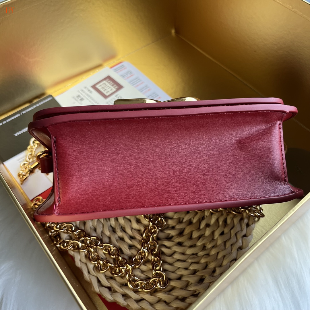 dolce & gabbana dg logo red handbag 19*11*5 cm - Image 4