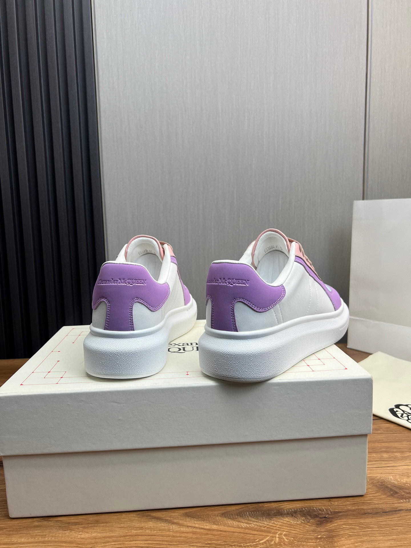 alexander mcqueen unisex sneakers 35-44 in purple and pink - Image 4