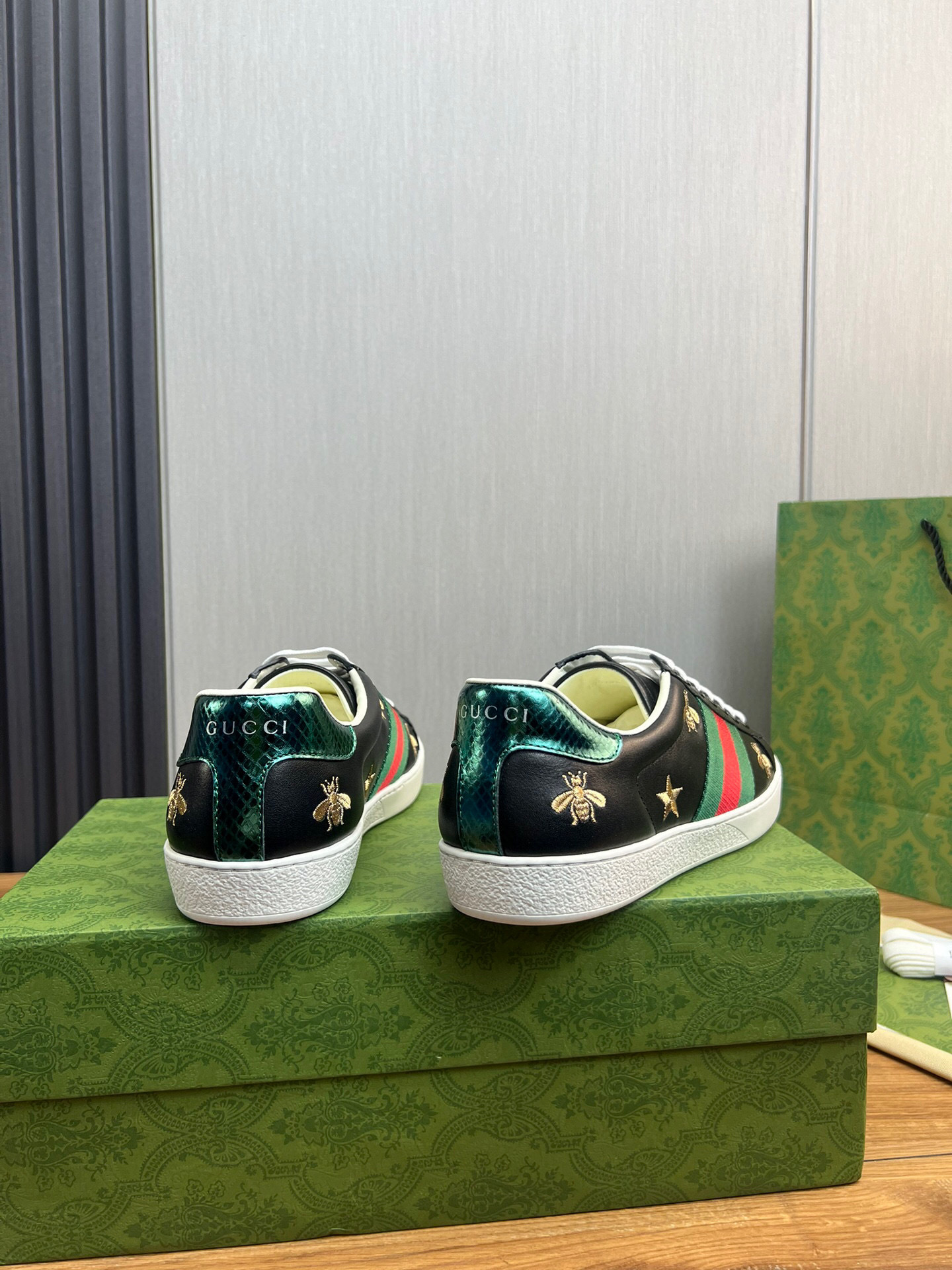 gucci g couples sneakers 35-44 with bee and star design - Image 4