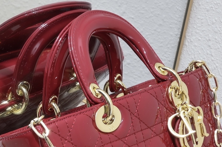 dior red patent leather handbag 26cm - Image 4