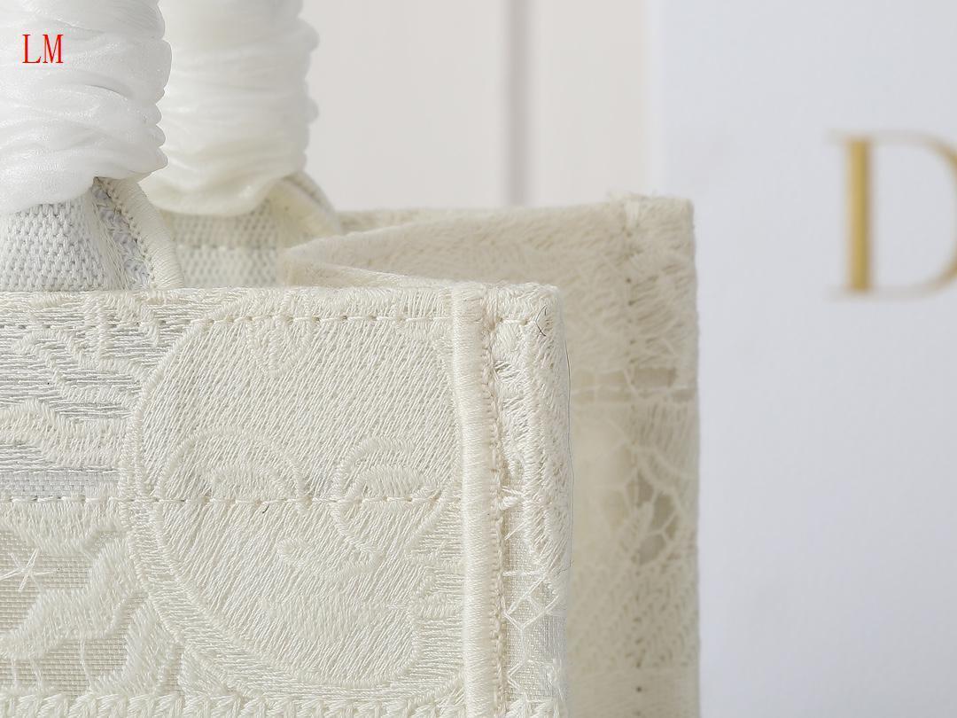 dior 26.5x21x14 cm white lace tote bag - Image 4