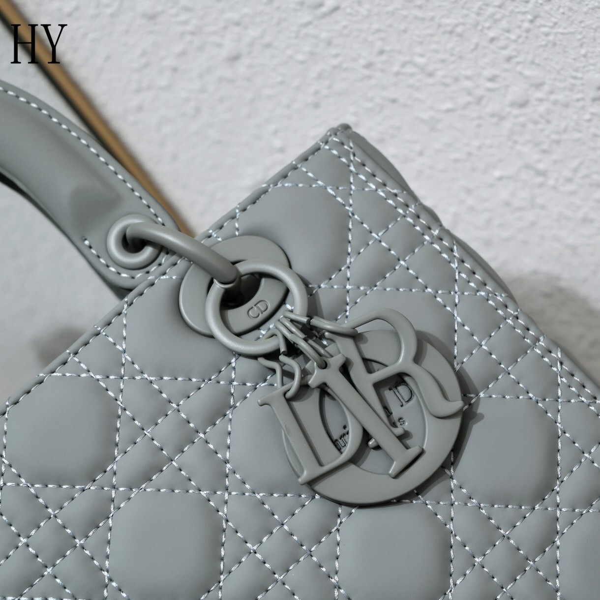 dior gray quilted handbag 24x20x11cm - Image 4