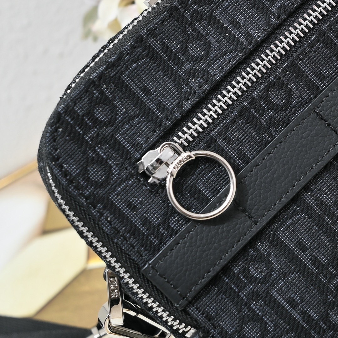 dior black monogram crossbody bag 22*15*6 - Image 4