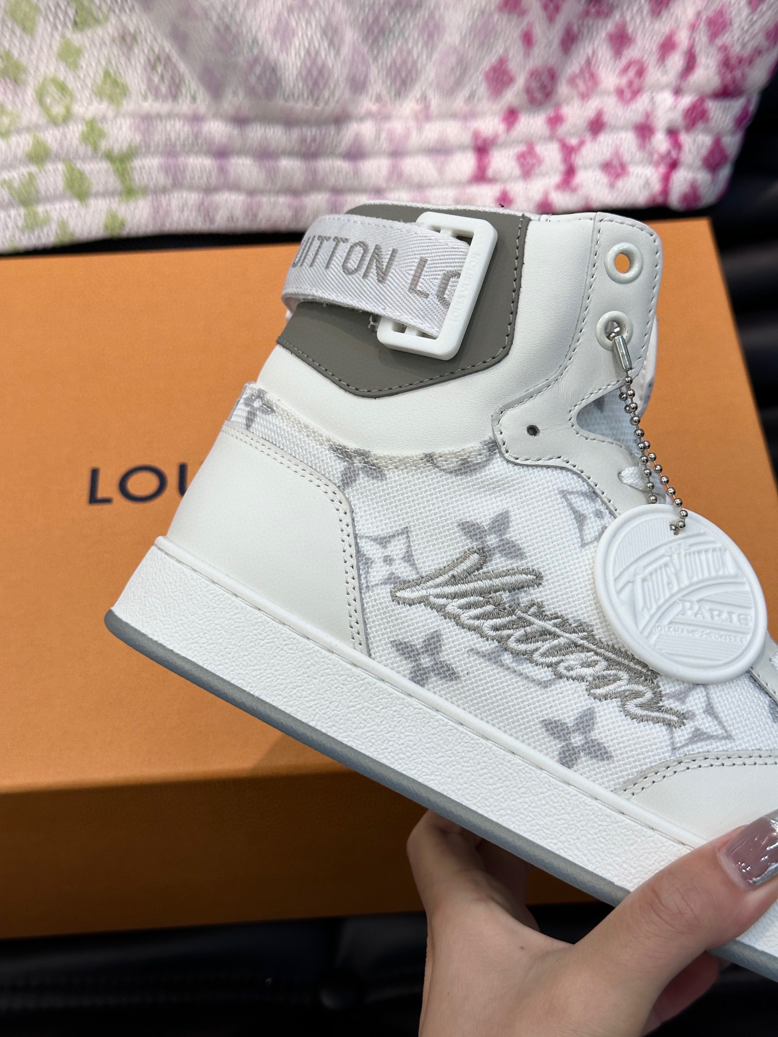 louis vuitton white sneakers size 38-44 - Image 4