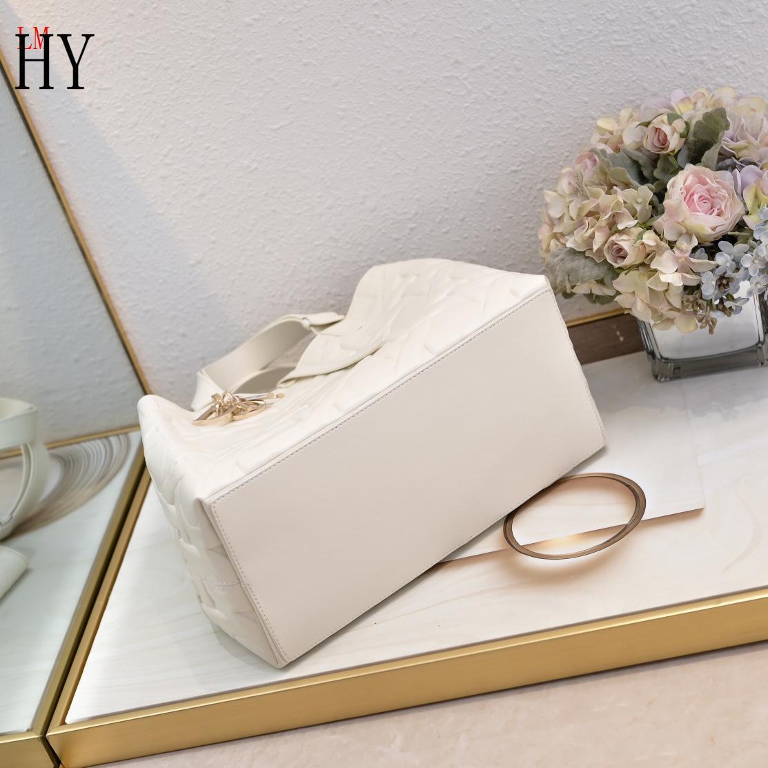 dior white handbag with pouch - 28.5x19x21cm - Image 4