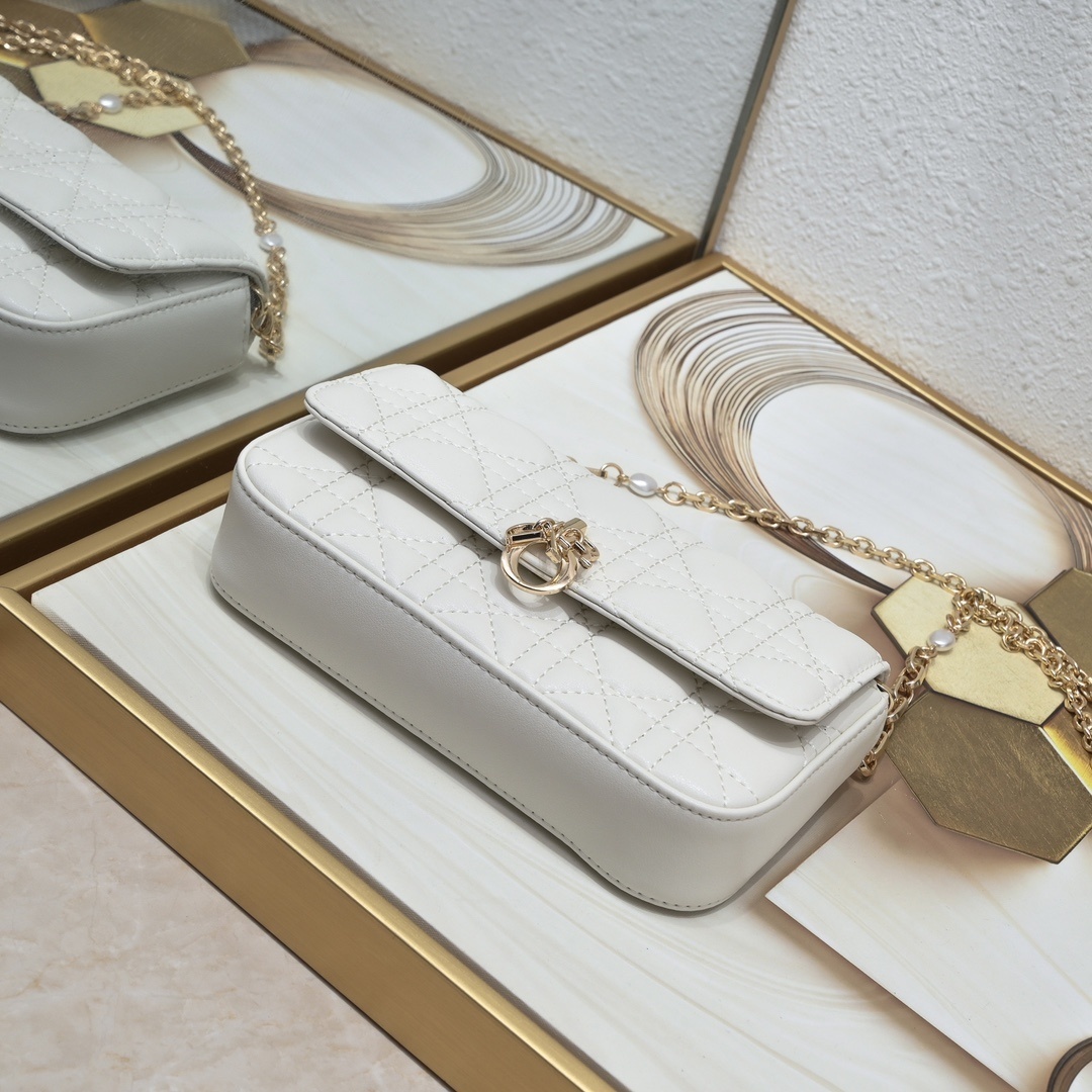 dior quilted white chain bag 18.5*10*4 - Image 4
