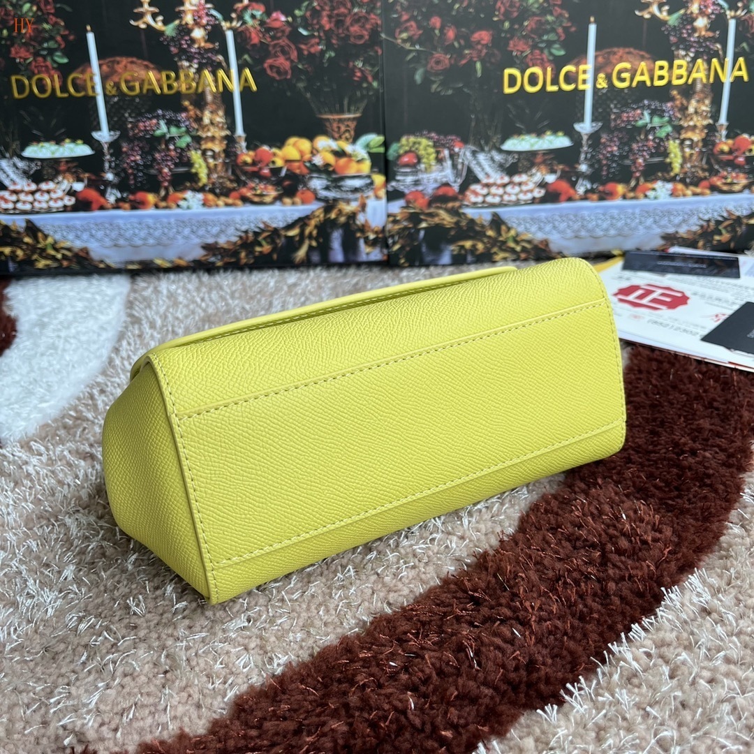 dolce & gabbana yellow handbag 20*17*7 cm - Image 4