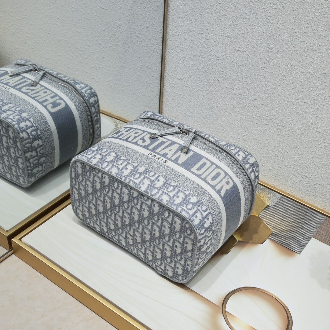 dior 28x20.5x15.5cm cosmetic bag - gray - Image 4