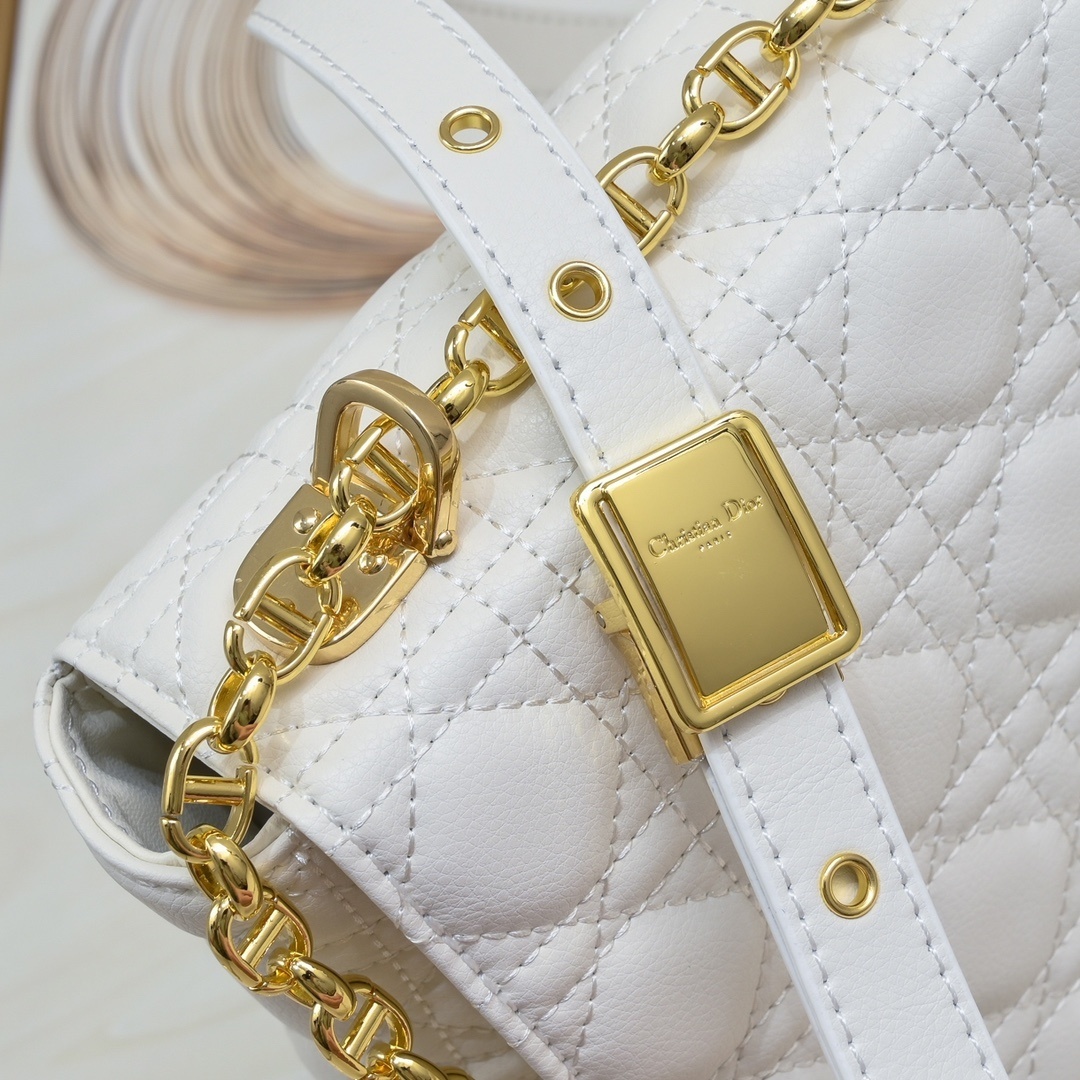 dior white quilted leather shoulder bag with gold chain - Image 4