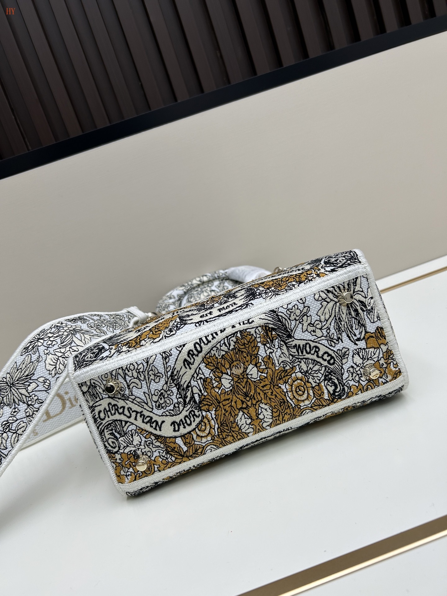 christian dior embroidered bag 24cm - Image 4