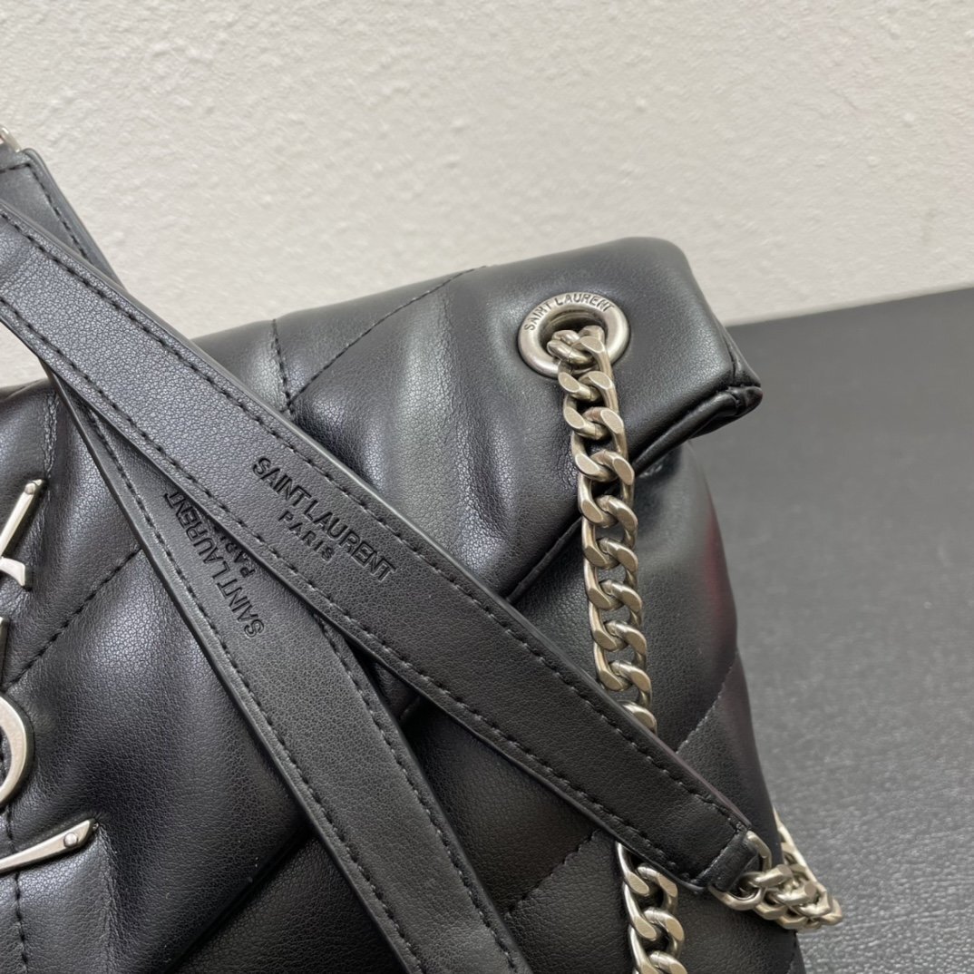 yves saint laurent black quilted handbag 28cm - Image 4