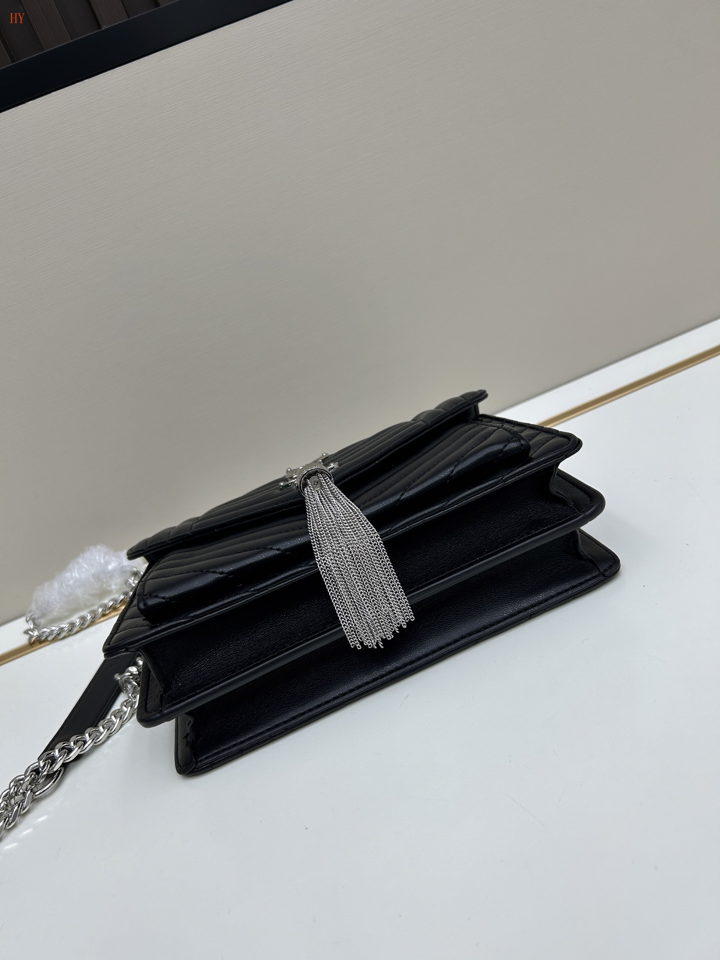 yves saint laurent quilted black leather bag - 22*14*6 - Image 4