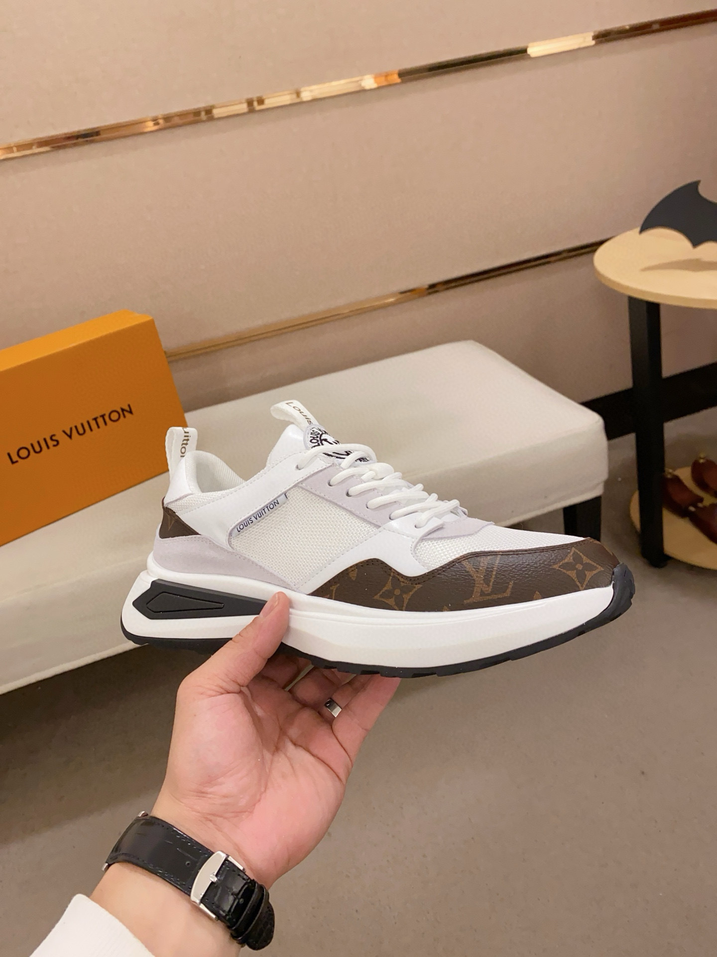 louis vuitton l casual shoes 38/44 - Image 4