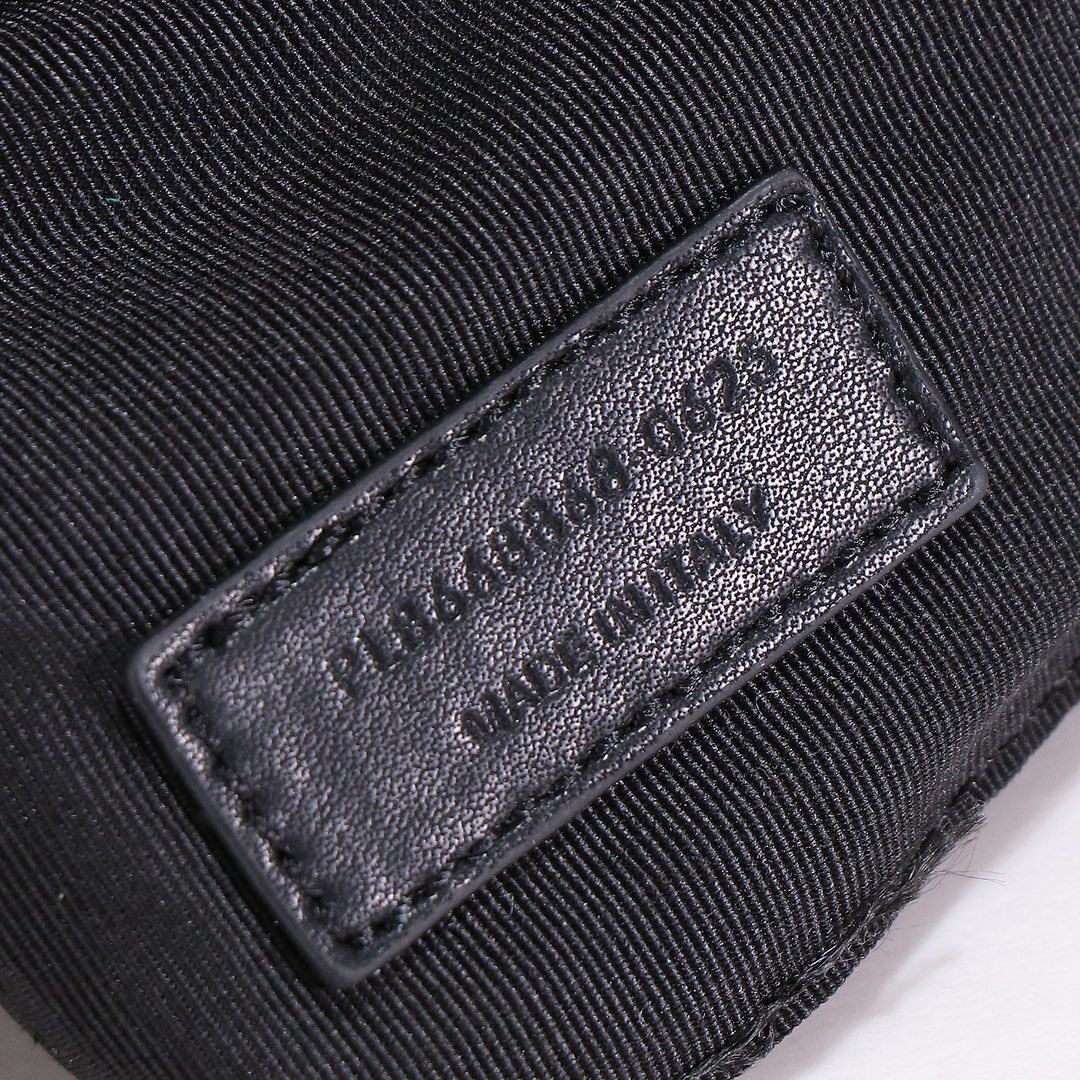 yves saint laurent black leather bag 25x15cm - Image 4