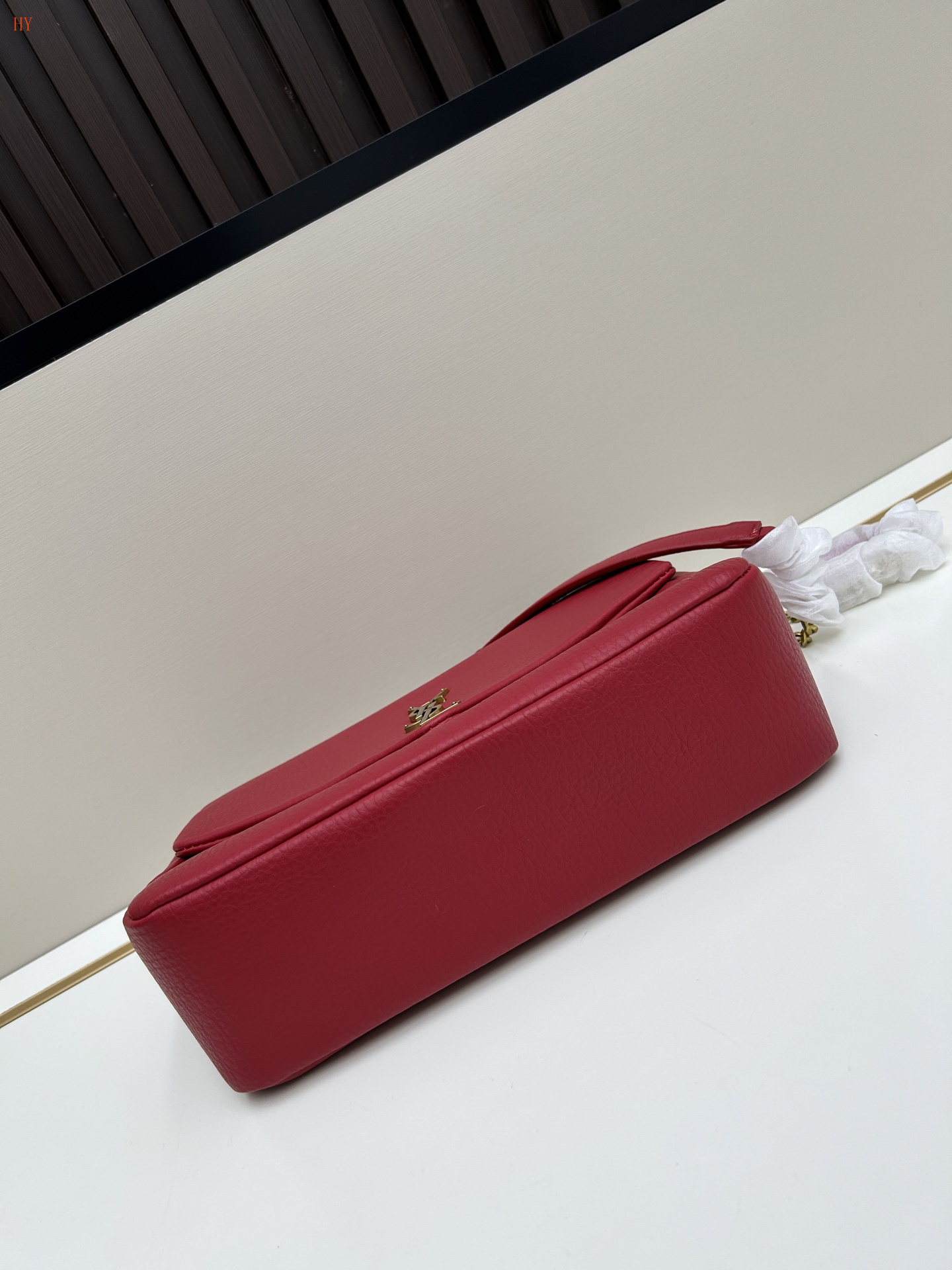 yves saint laurent red leather handbag 28*19*9 cm - Image 4