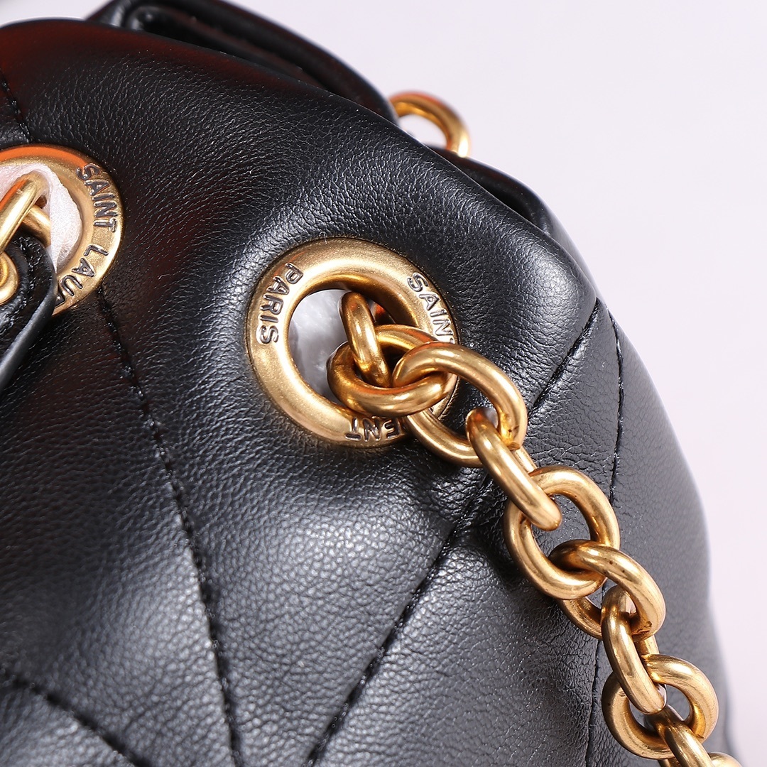 yves saint laurent black quilted bag - 9.8 x 6.3 x 2.8 in - Image 4