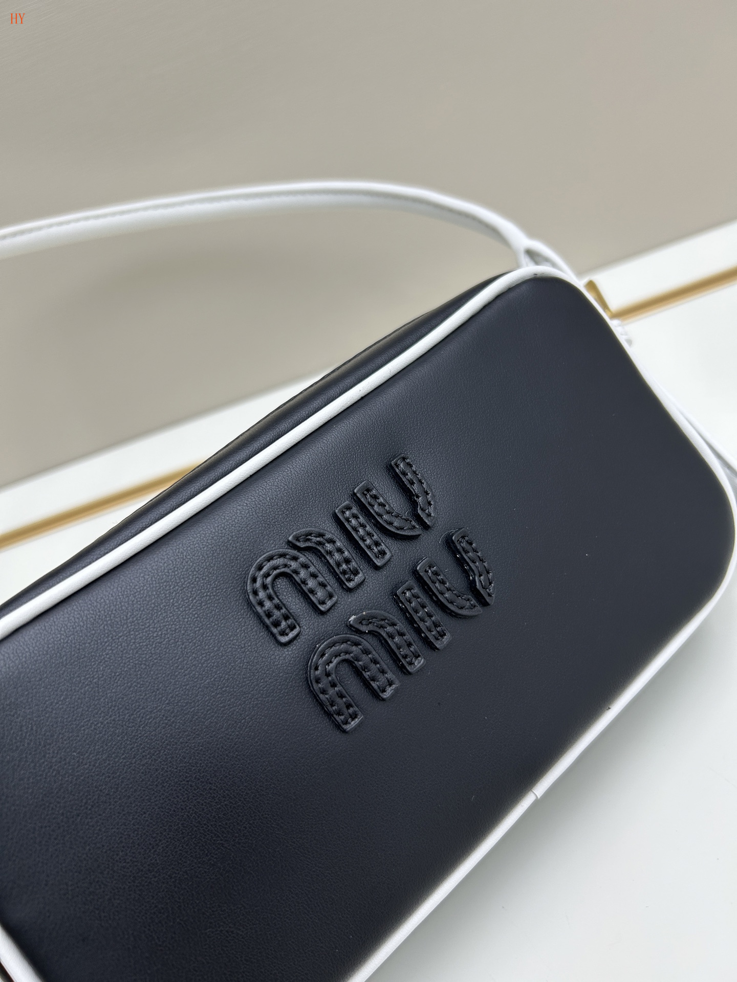 miu miu black crossbody bag 21*12*5 cm - Image 4