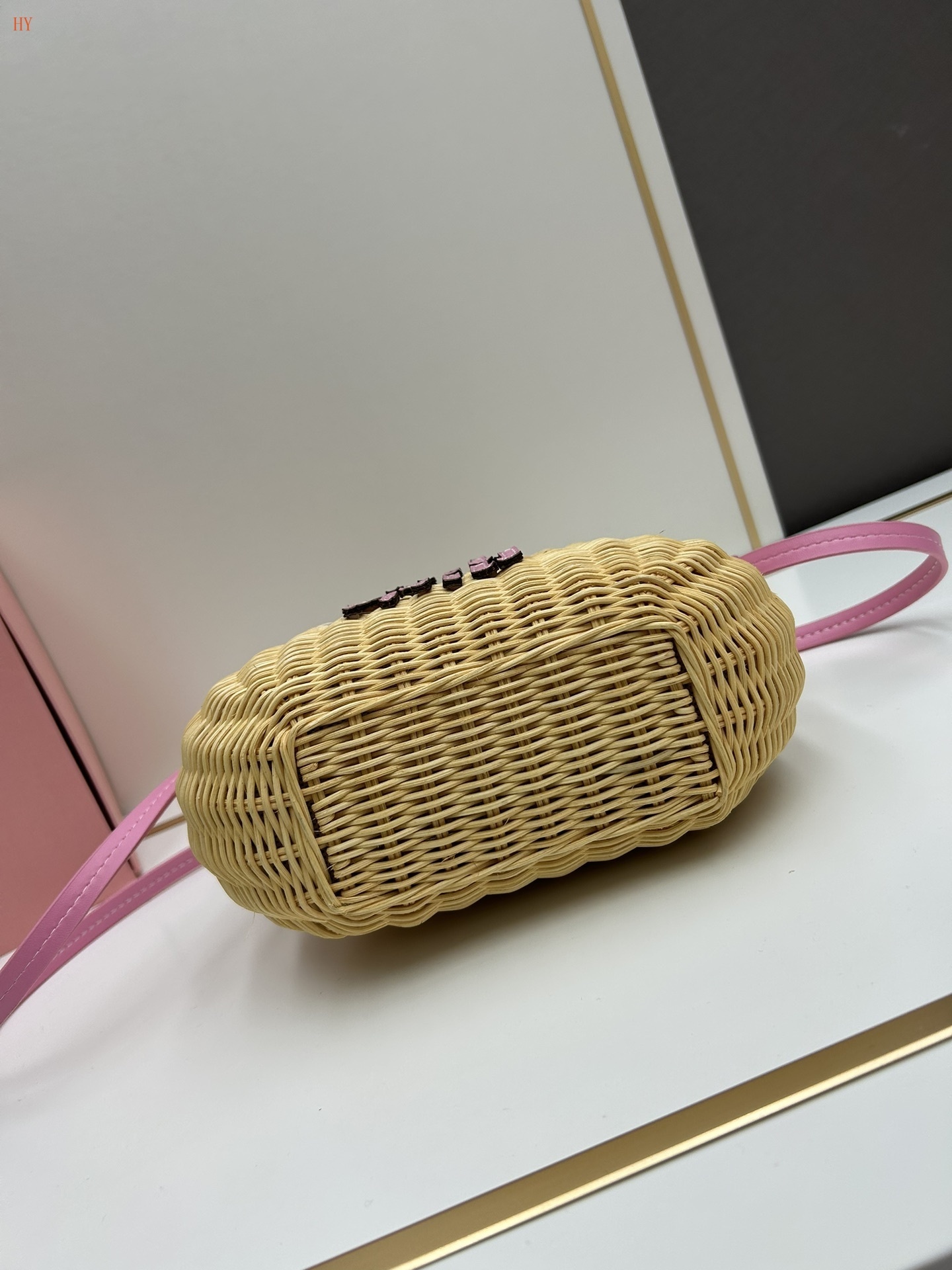 miu miu woven handbag 20x14x6 cm - Image 4