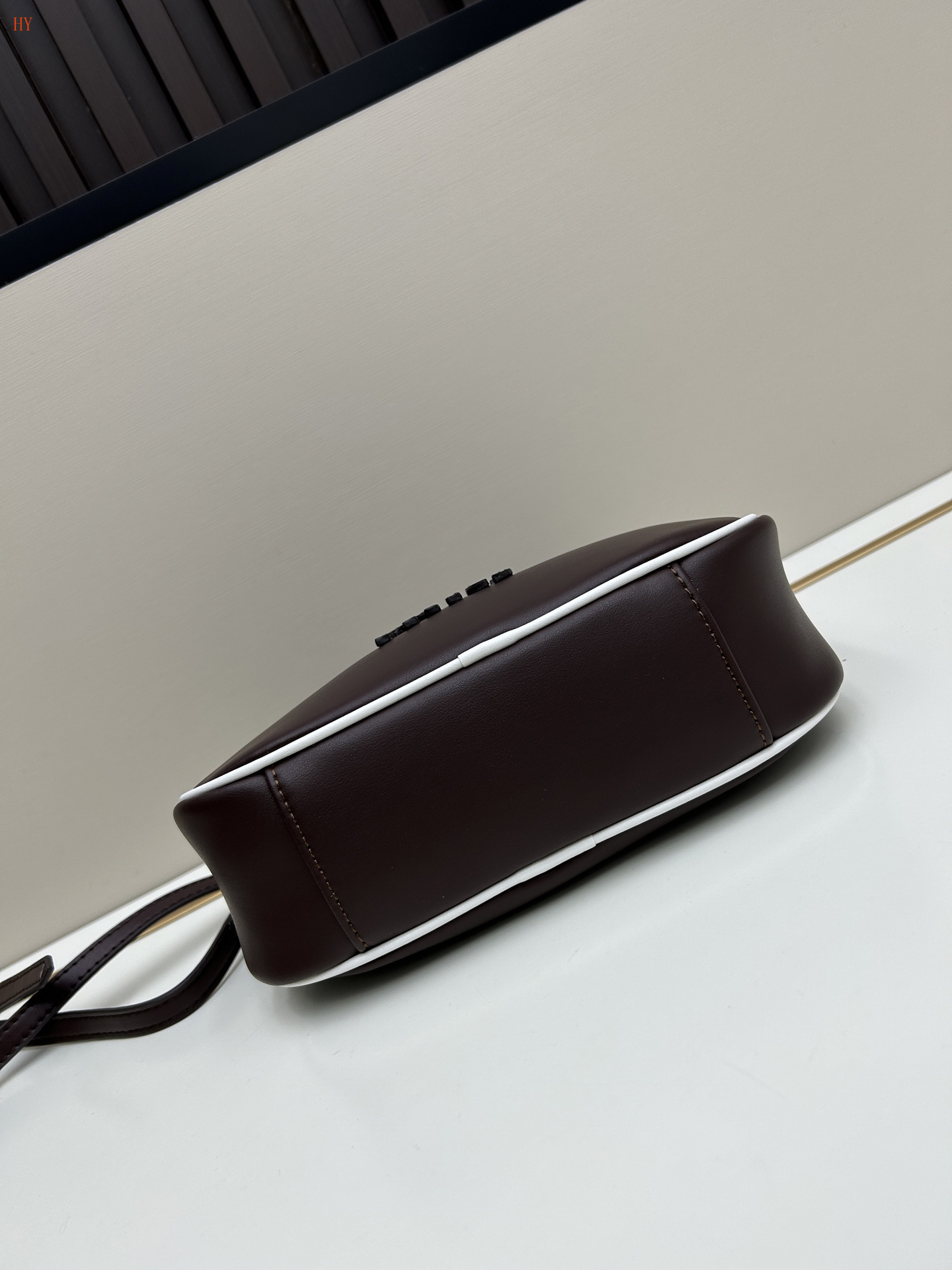 miu miu brown handbag 24*19*7 cm - Image 4