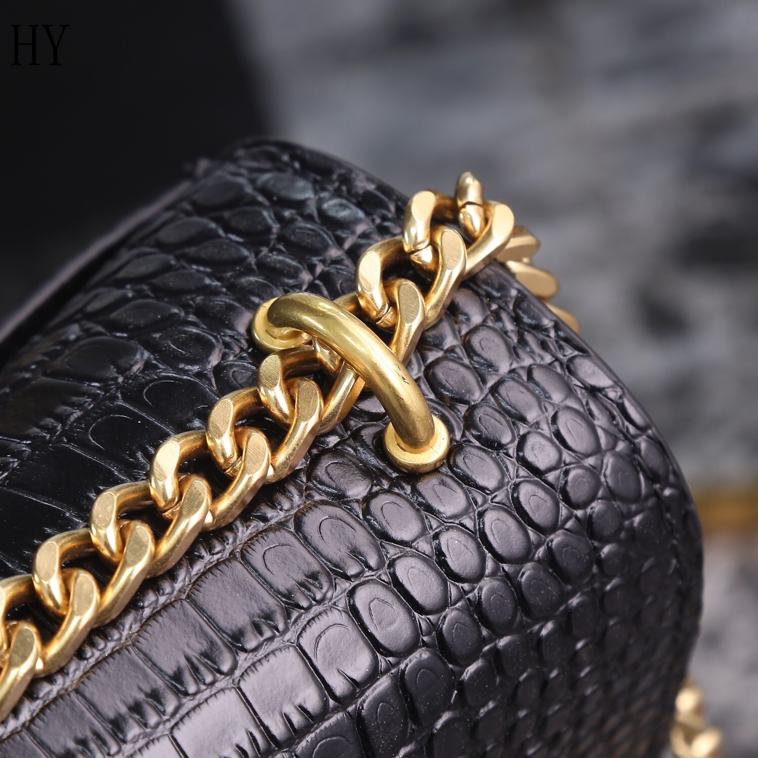 yves saint laurent black croc-embossed bag - 22x16x8 cm - Image 4