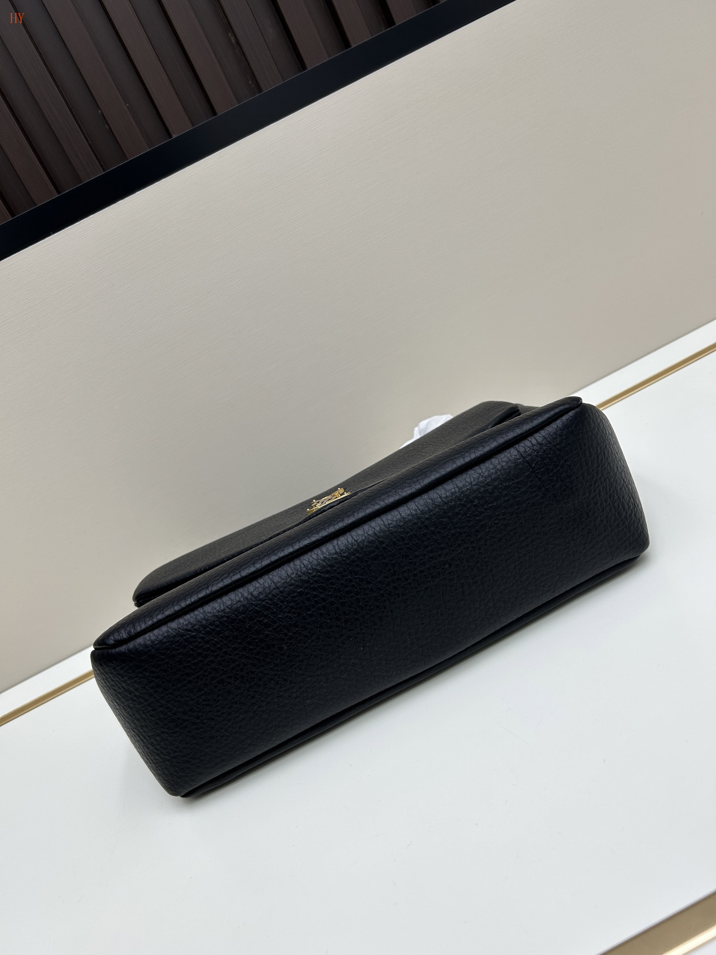 yves saint laurent black leather shoulder bag 28x19x9 cm - Image 4