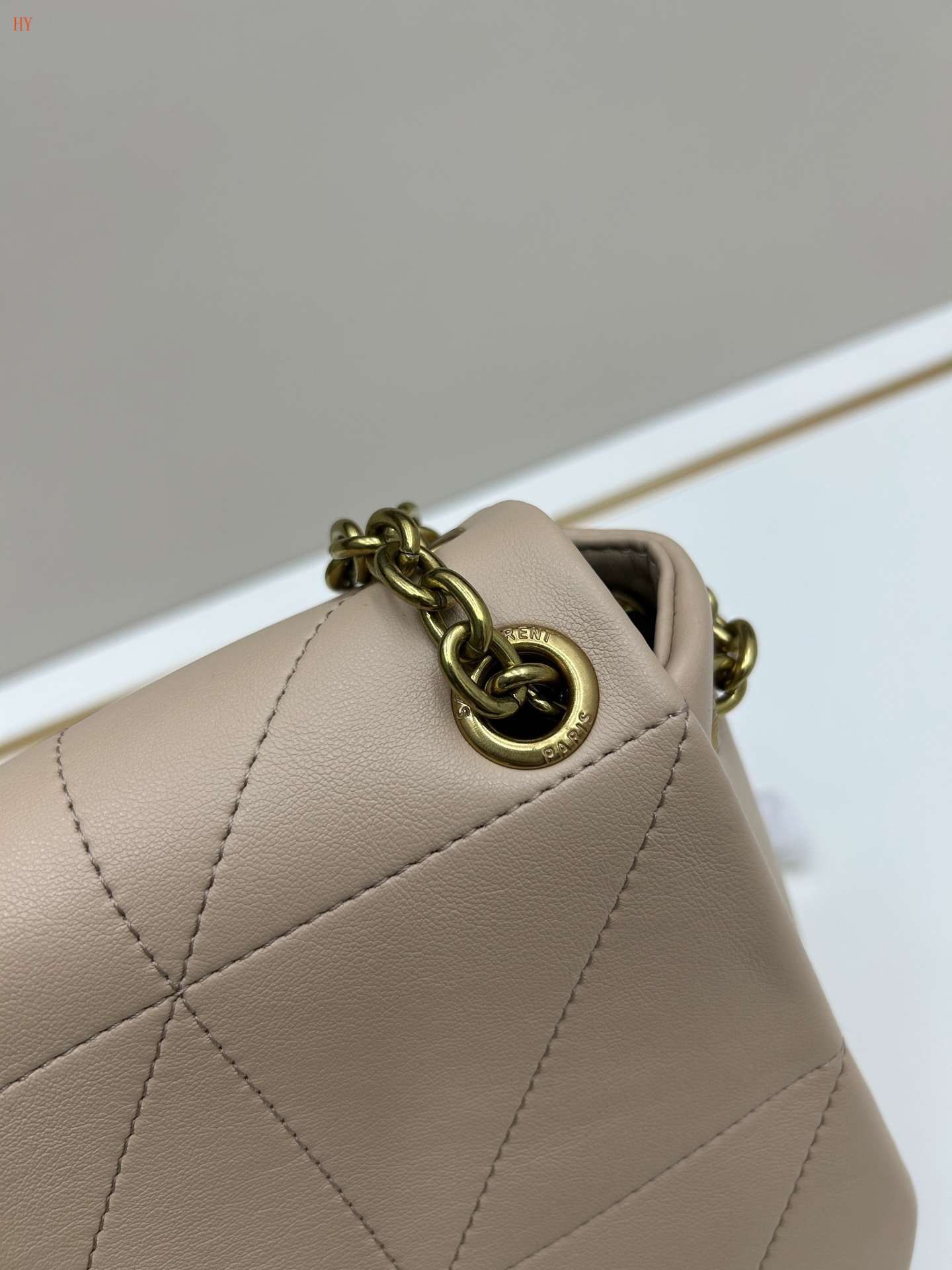 yves saint laurent quilted shoulder bag 25*18*6 cm - Image 4