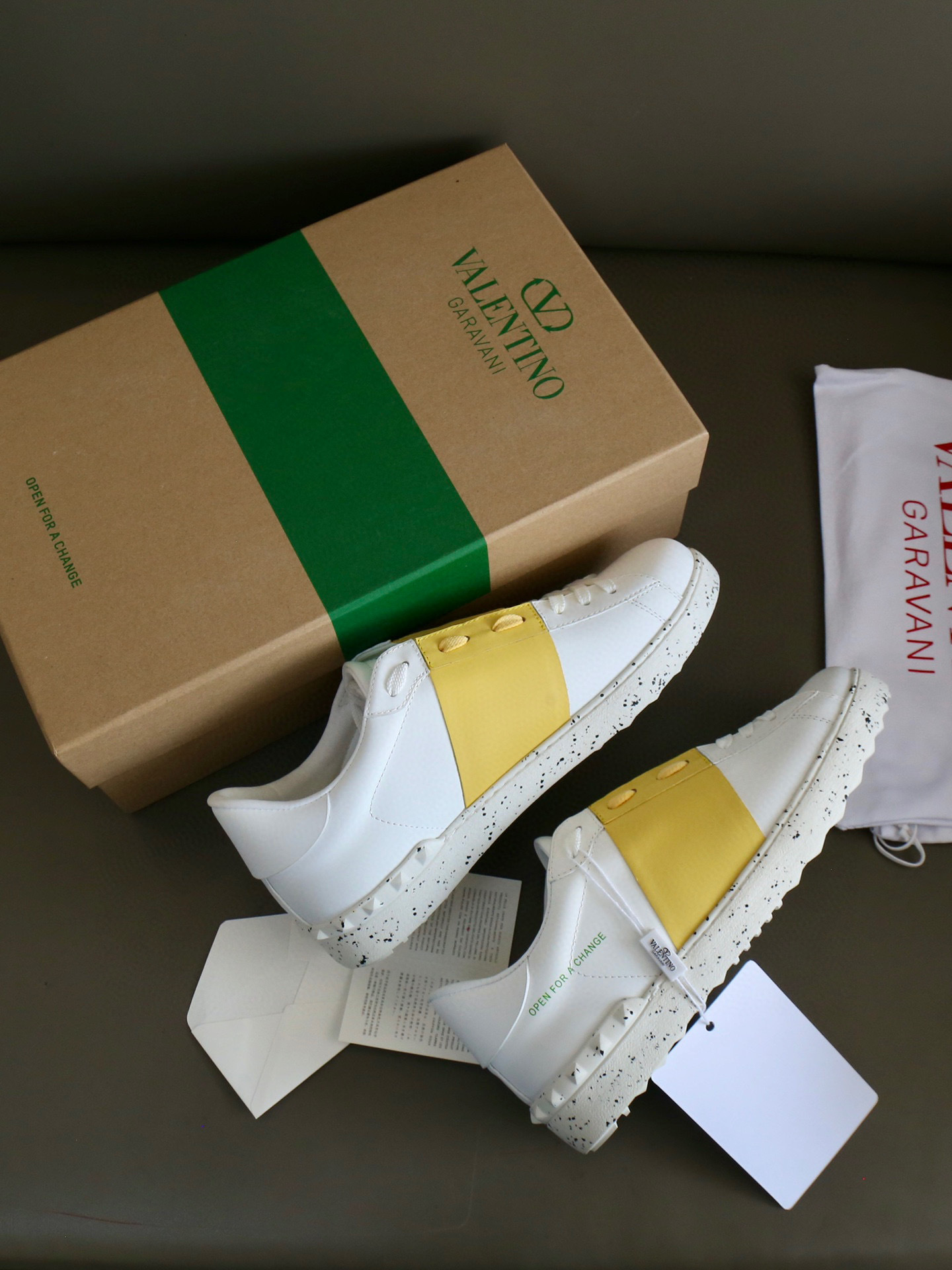 valentino unisex sneakers 35-44 with yellow accents - Image 4