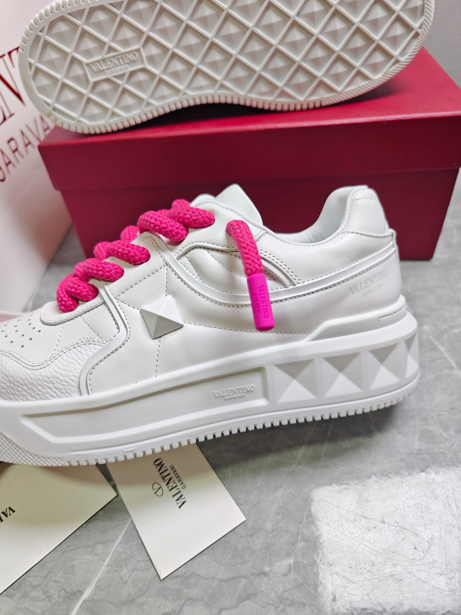 valentino unisex sneakers with pink laces, size 35/44 - Image 4