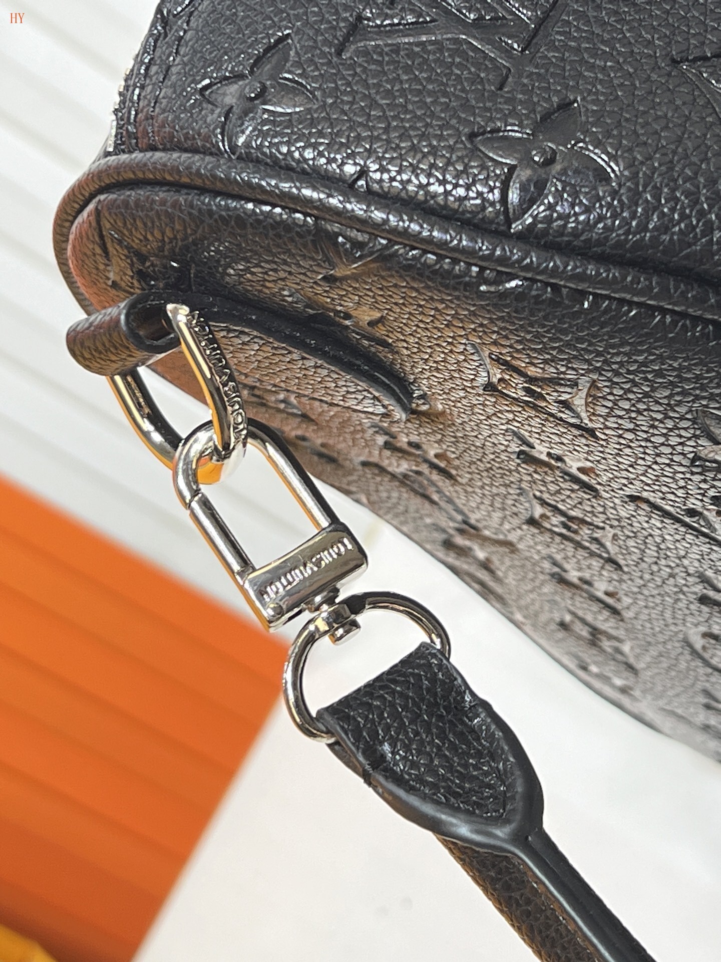 louis vuitton black monogram handbag 30x21x17 cm - Image 5