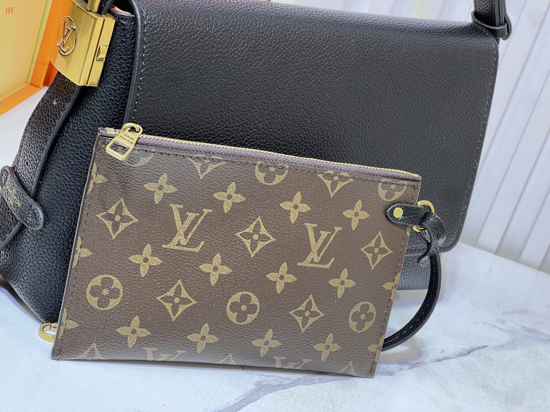 louis vuitton black leather crossbody bag 30*18*12 - Image 5