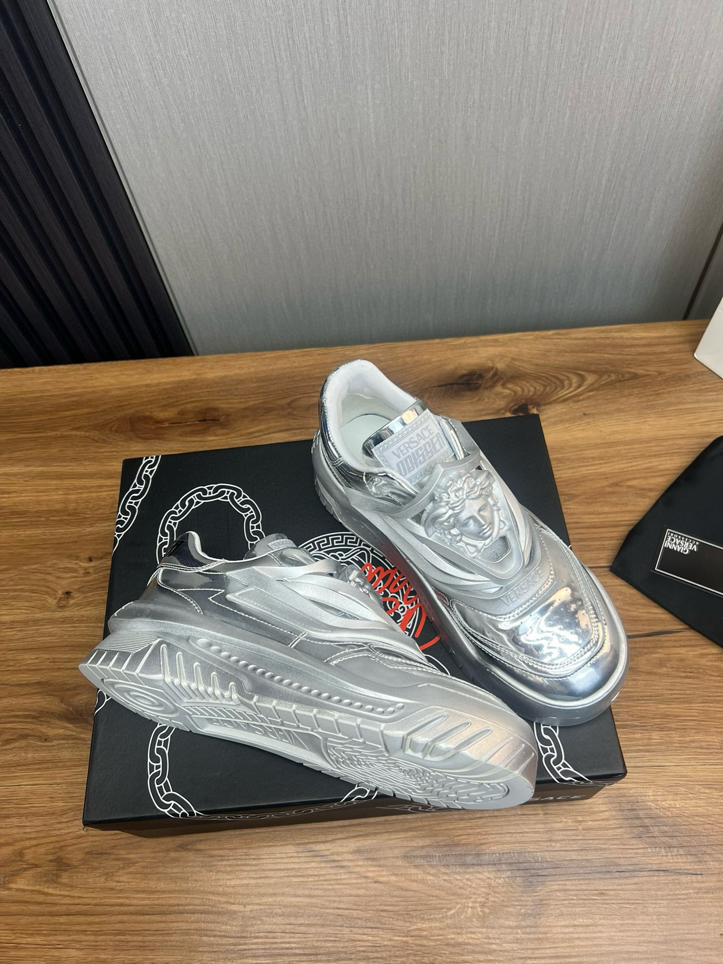 versace silver casual sneakers 38/44 - Image 5